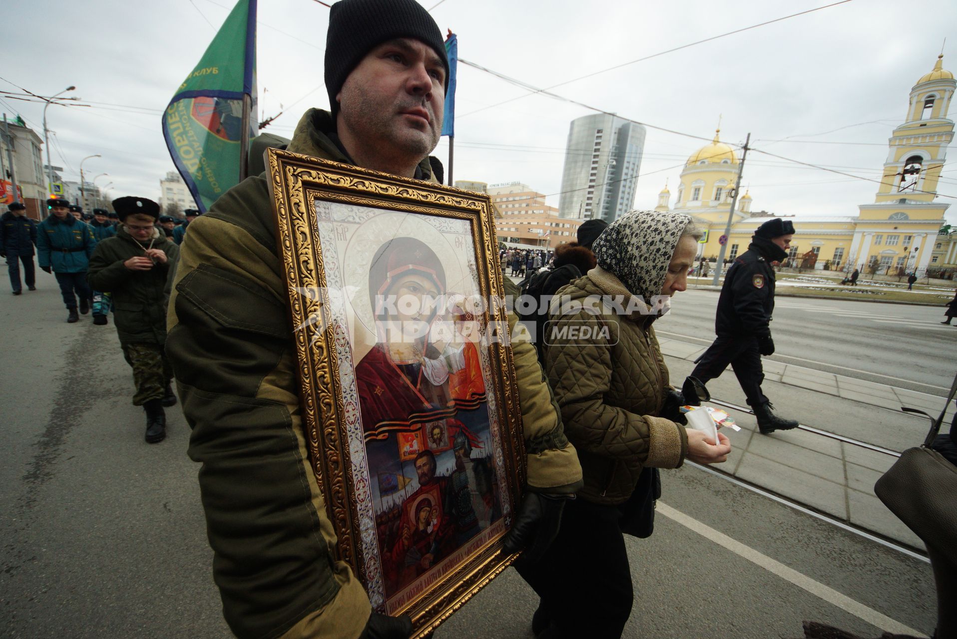 Екатеринбург. Участники крестного хода в честь праздника Казанской иконы Божией Матери