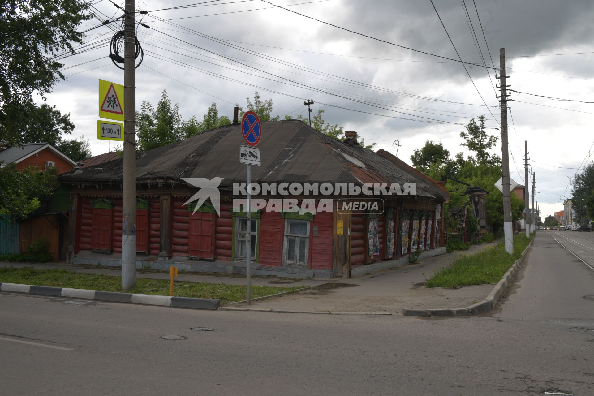 Тула. Деревянный дом  на одной из улиц города.