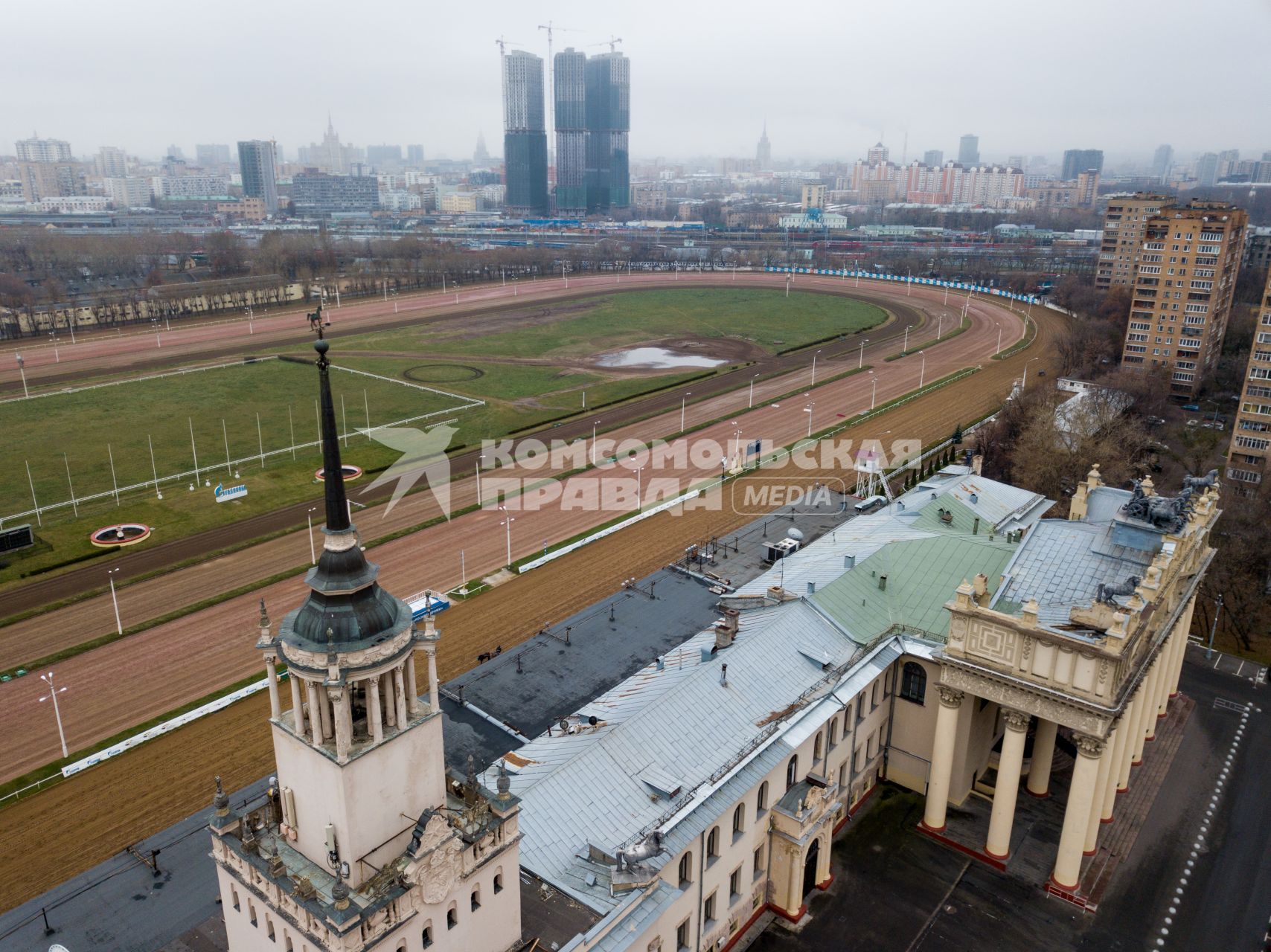 Москва. Вид на Центральный Московский ипподром с высоты птичьего полета.