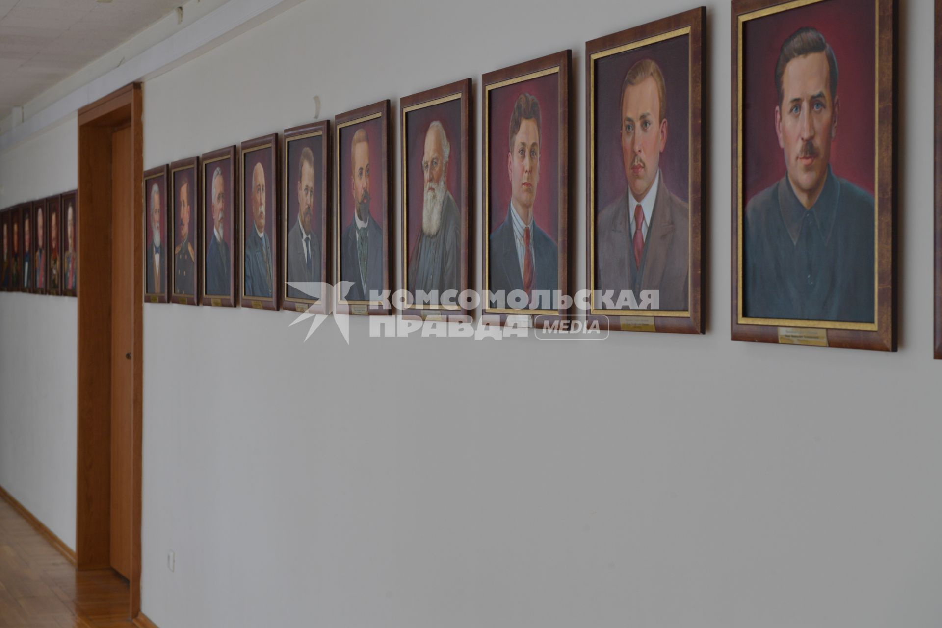 Тула. Портреты губернаторов Тульской области.