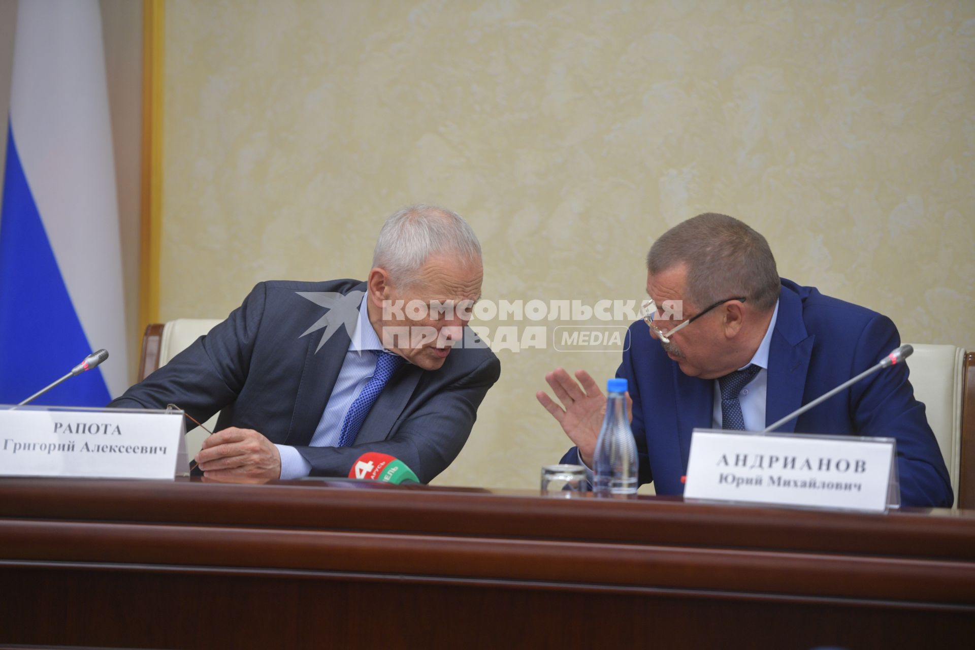 Тула. Встреча Государственного секретаря  Союзного государства Григория Рапоты с заместителем губернатора  Тульской области Юрием Андриановым  (справа).