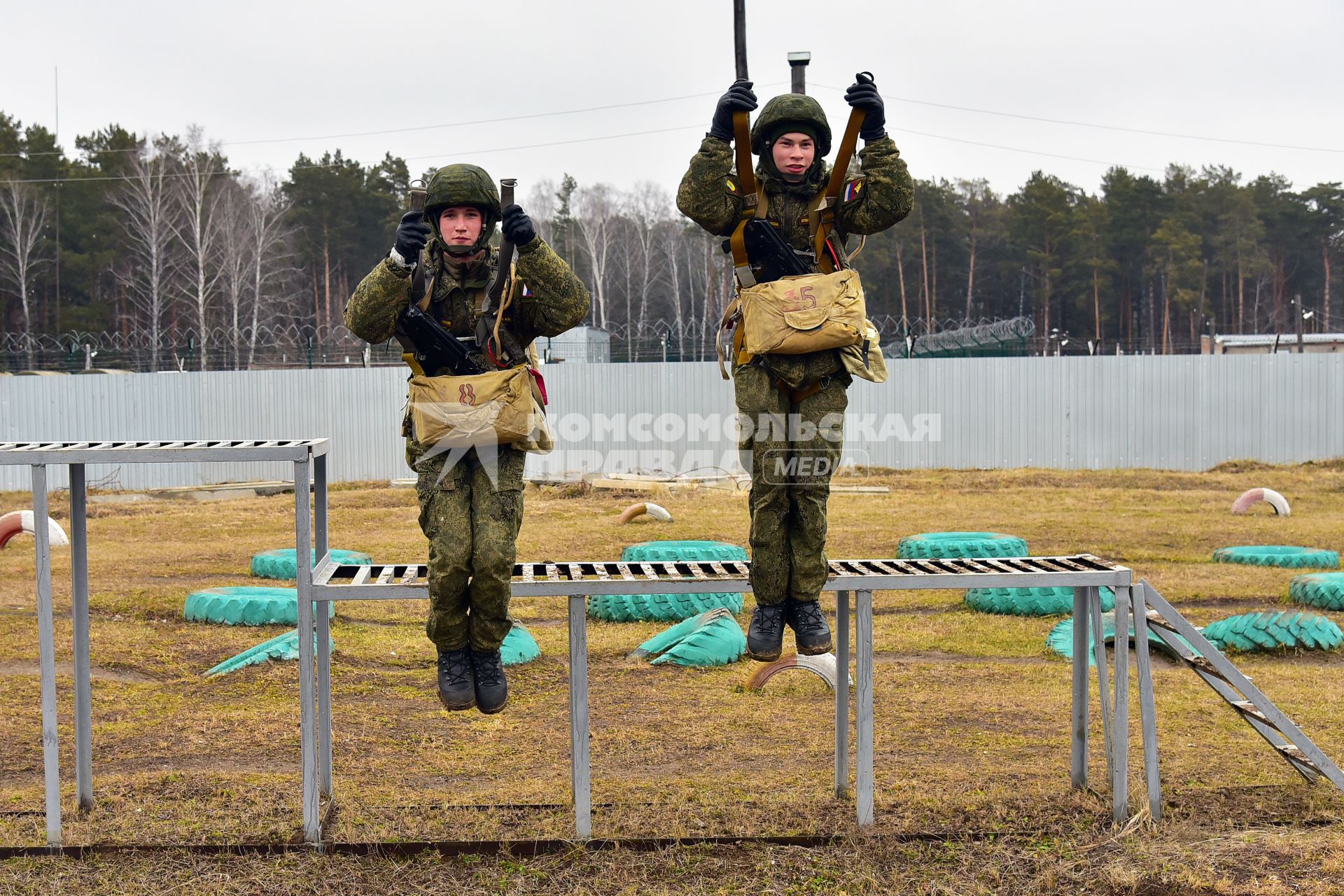 Новосибирск. Тренировка курсантов-разведчиков Новосибирского высшего военного командного училища.