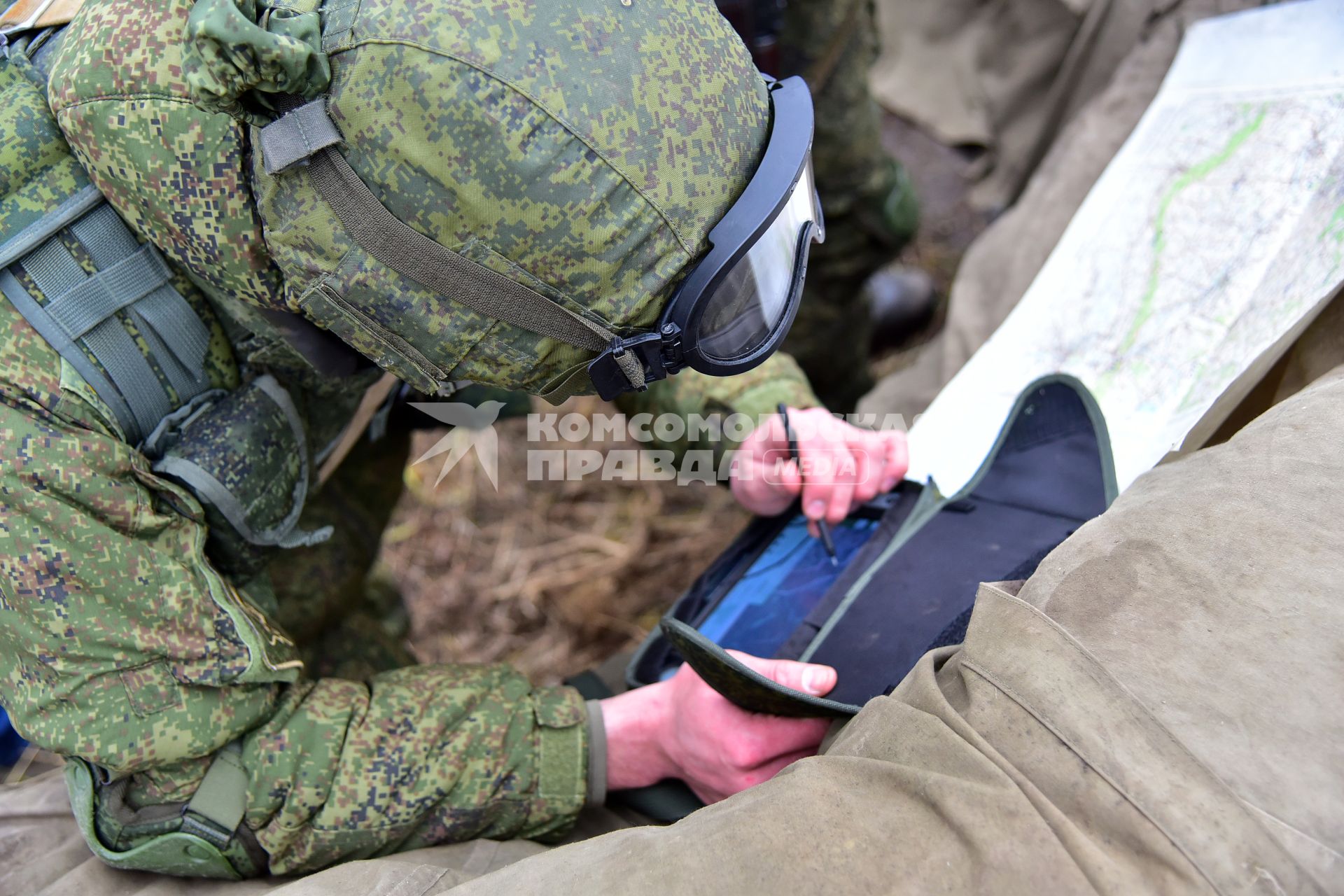 Новосибирск. Тренировка курсантов-разведчиков Новосибирского высшего военного командного училища.