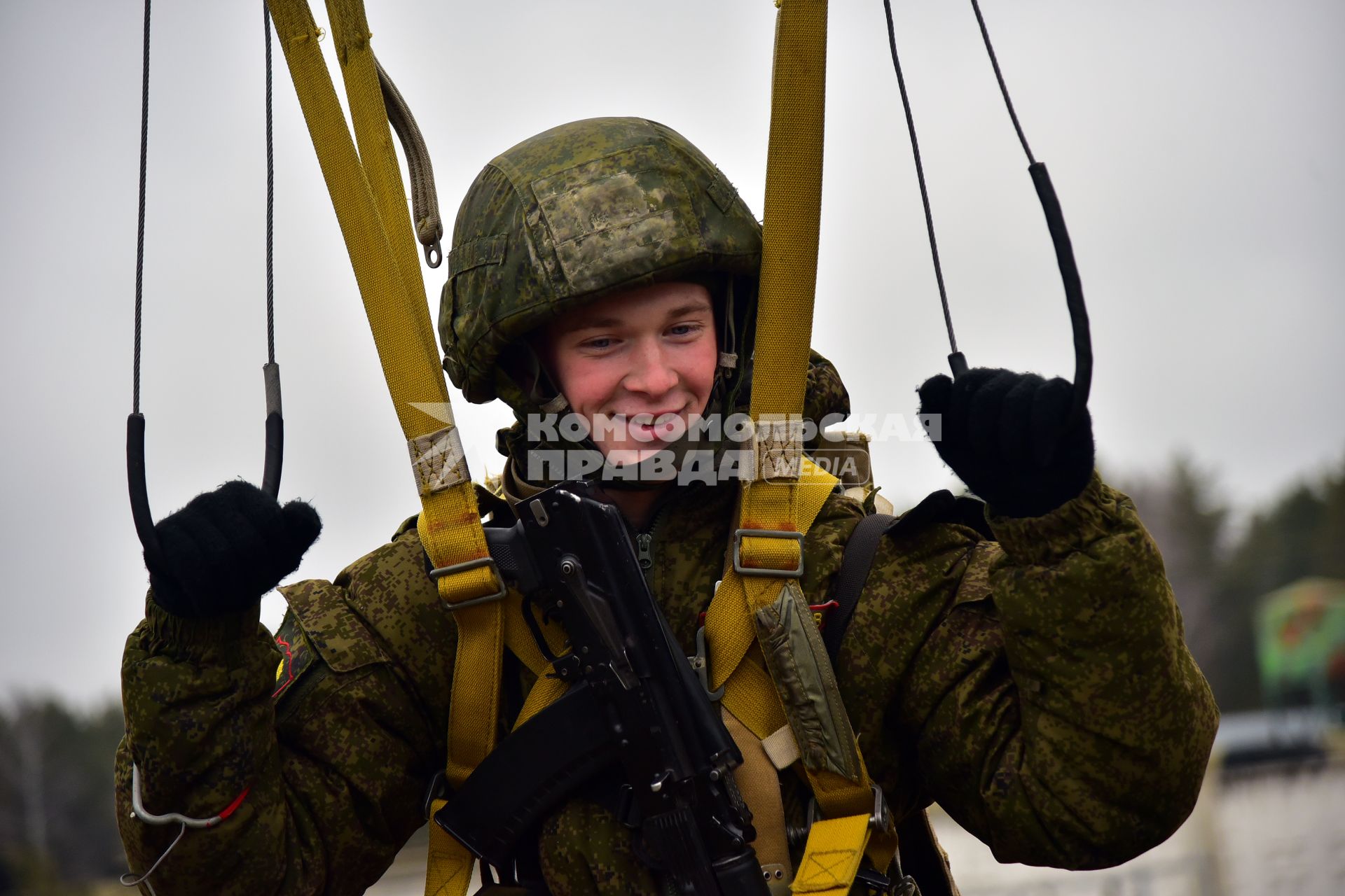 Новосибирск. Тренировка курсантов-разведчиков Новосибирского высшего военного командного училища.