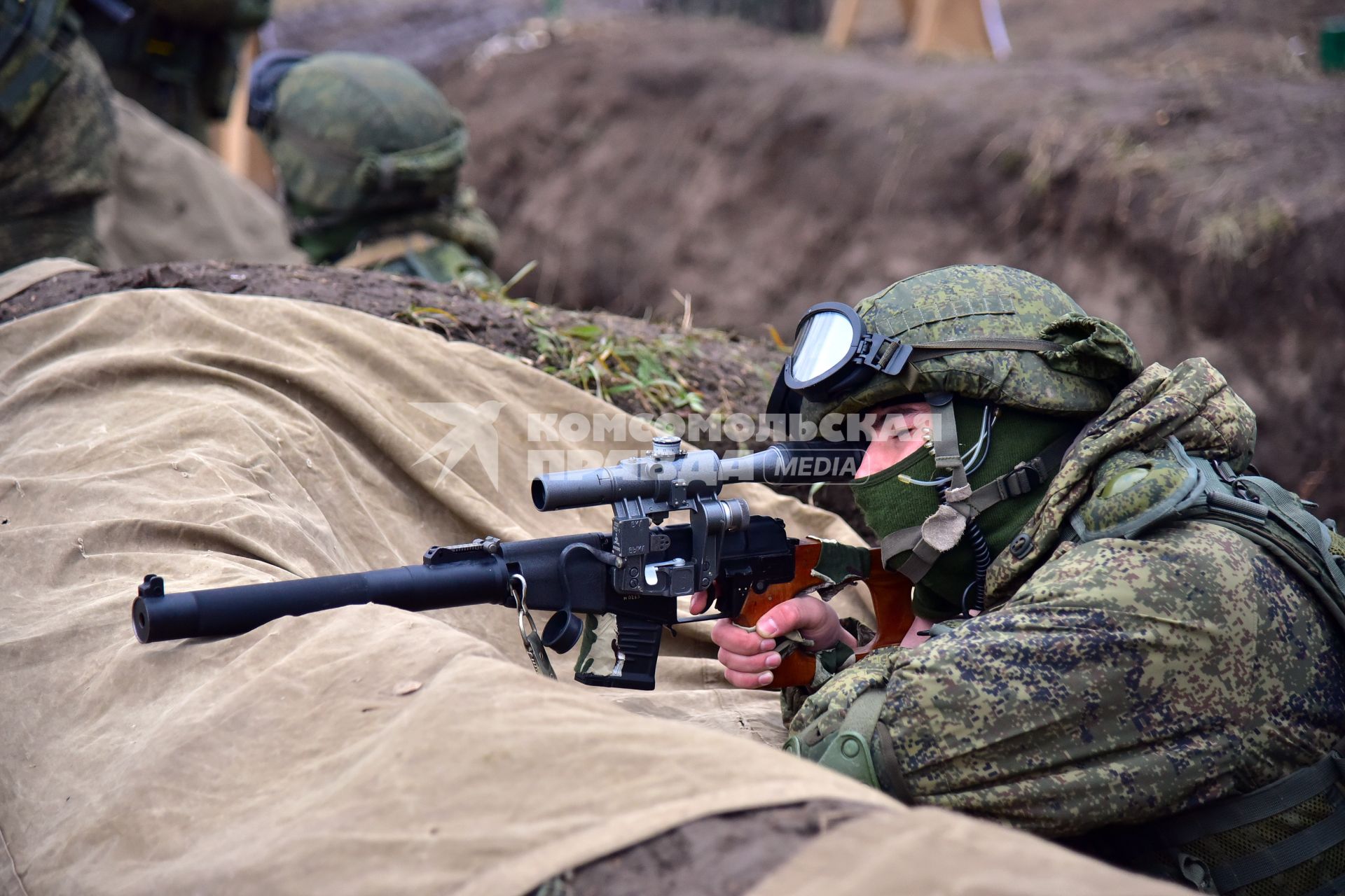 Новосибирск. Тренировка курсантов-разведчиков Новосибирского высшего военного командного училища.