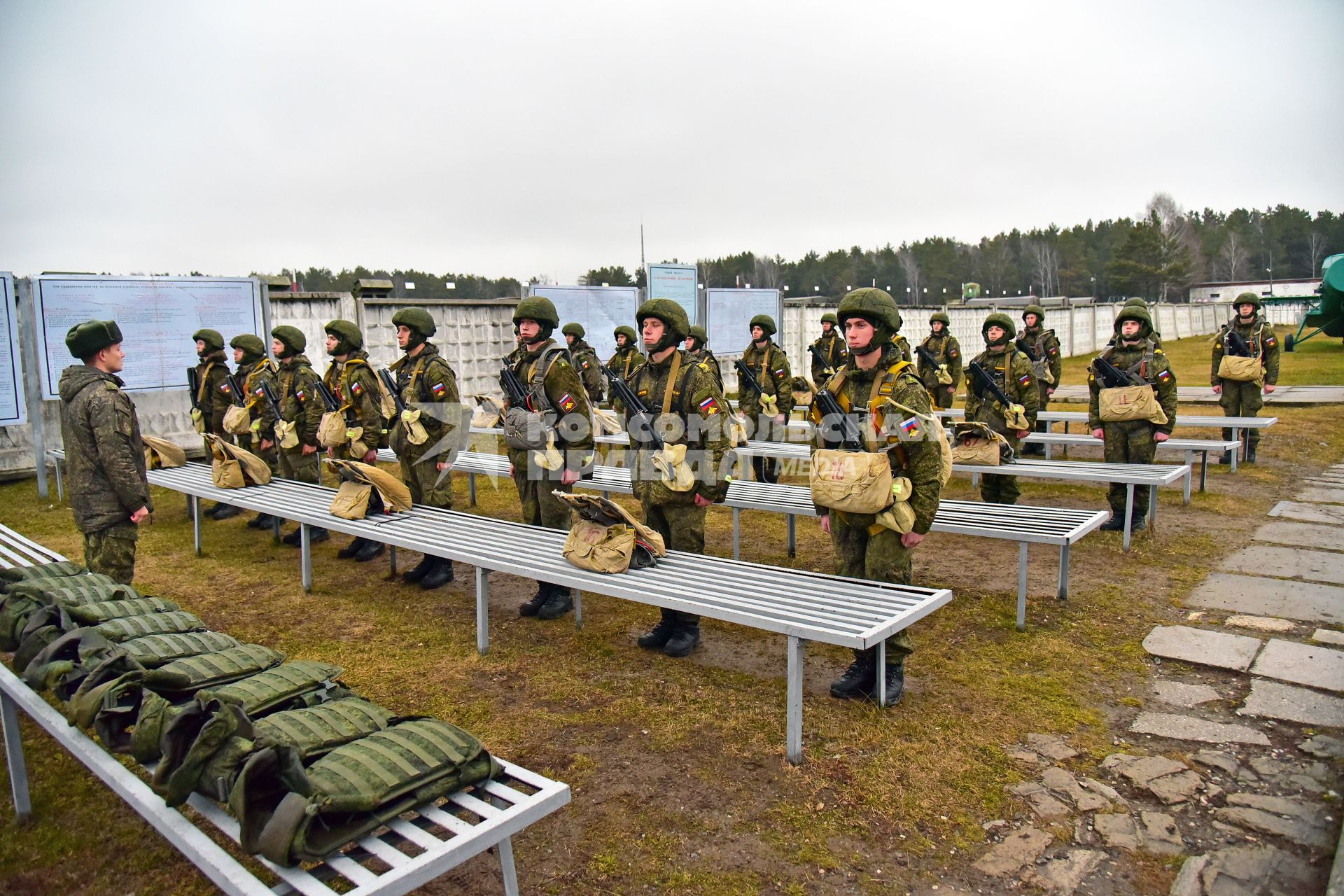 Новосибирск. Тренировка курсантов-разведчиков Новосибирского высшего военного командного училища.