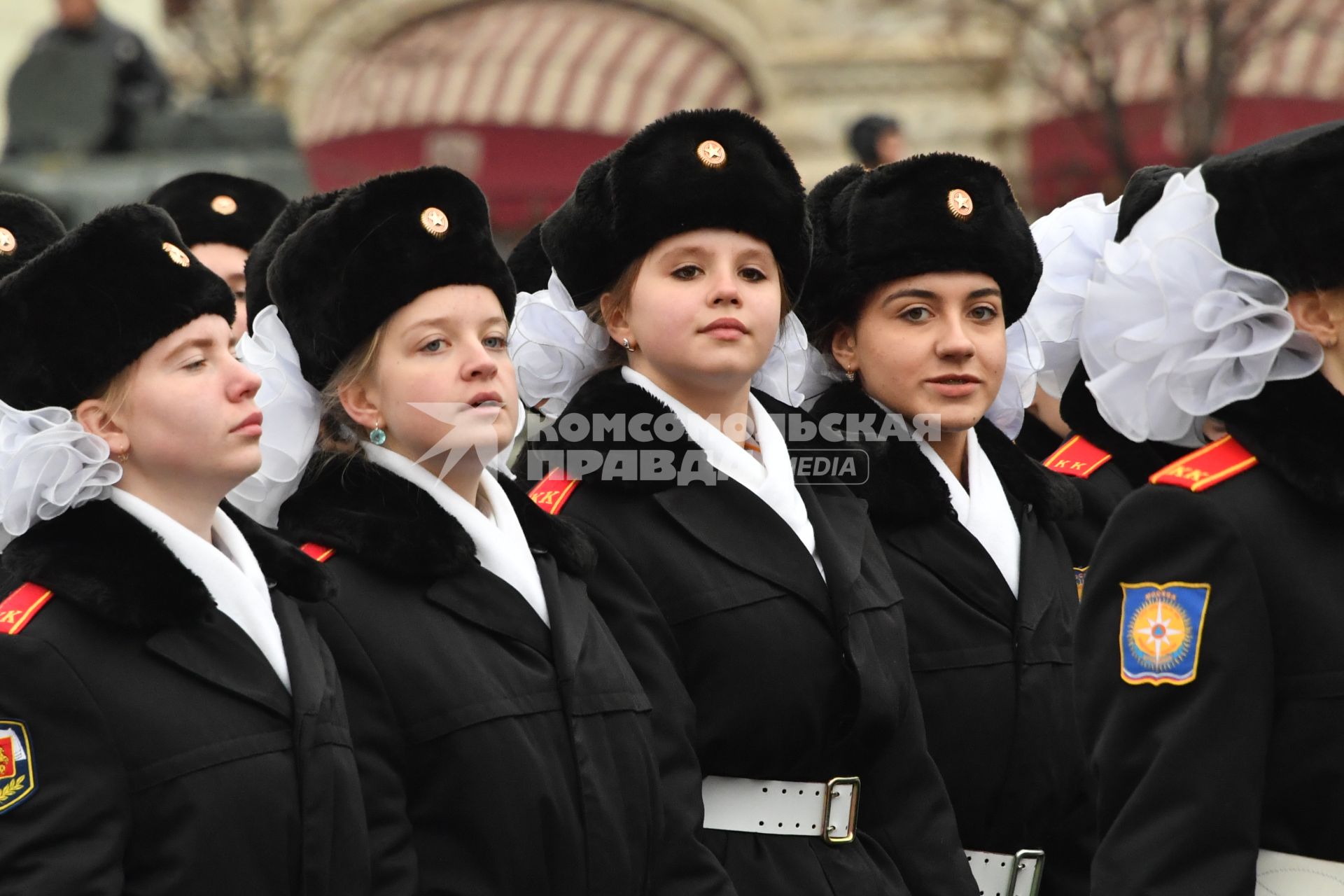 Москва. Участники торжественного марша, посвященного 76-й годовщине военного парада 1941 года, на Красной площади.