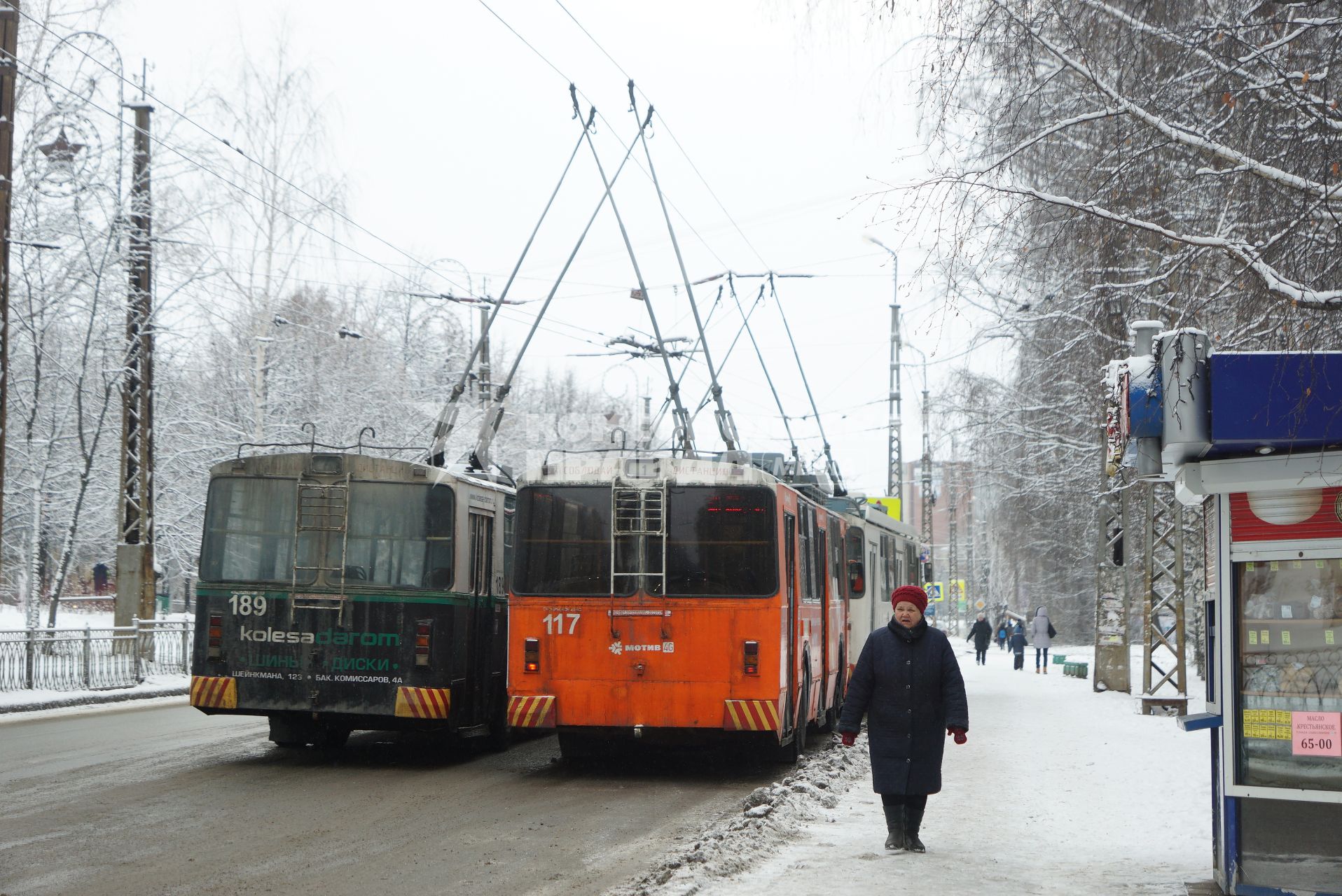 Екатеринбург. Троллейбусы на конечной остановке