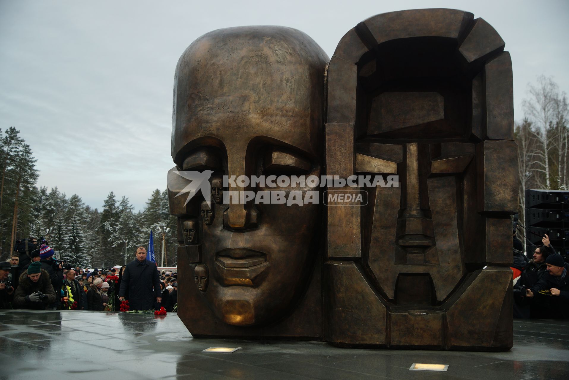 Екатеринбург. Открытие монумента \'Маски скорби\' скульптора Эрнста Неизвестного, на  мемориале жертвам политических репрессий