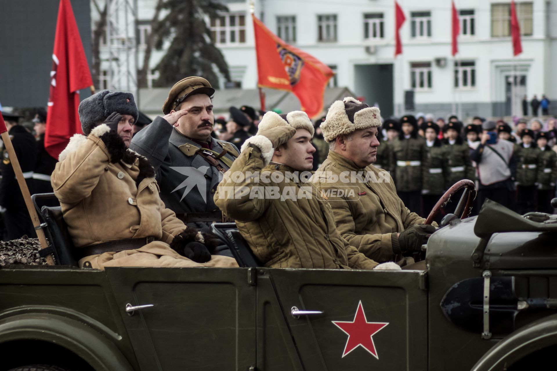 Самара. Участники  марша, посвященного 76-й годовщине военного парада 1941 года.