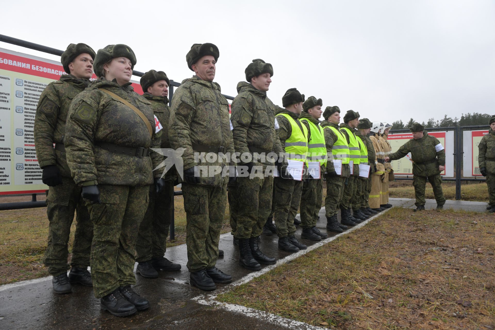 Бологое, пос.Озерный. Солдаты на учебных занятиях.