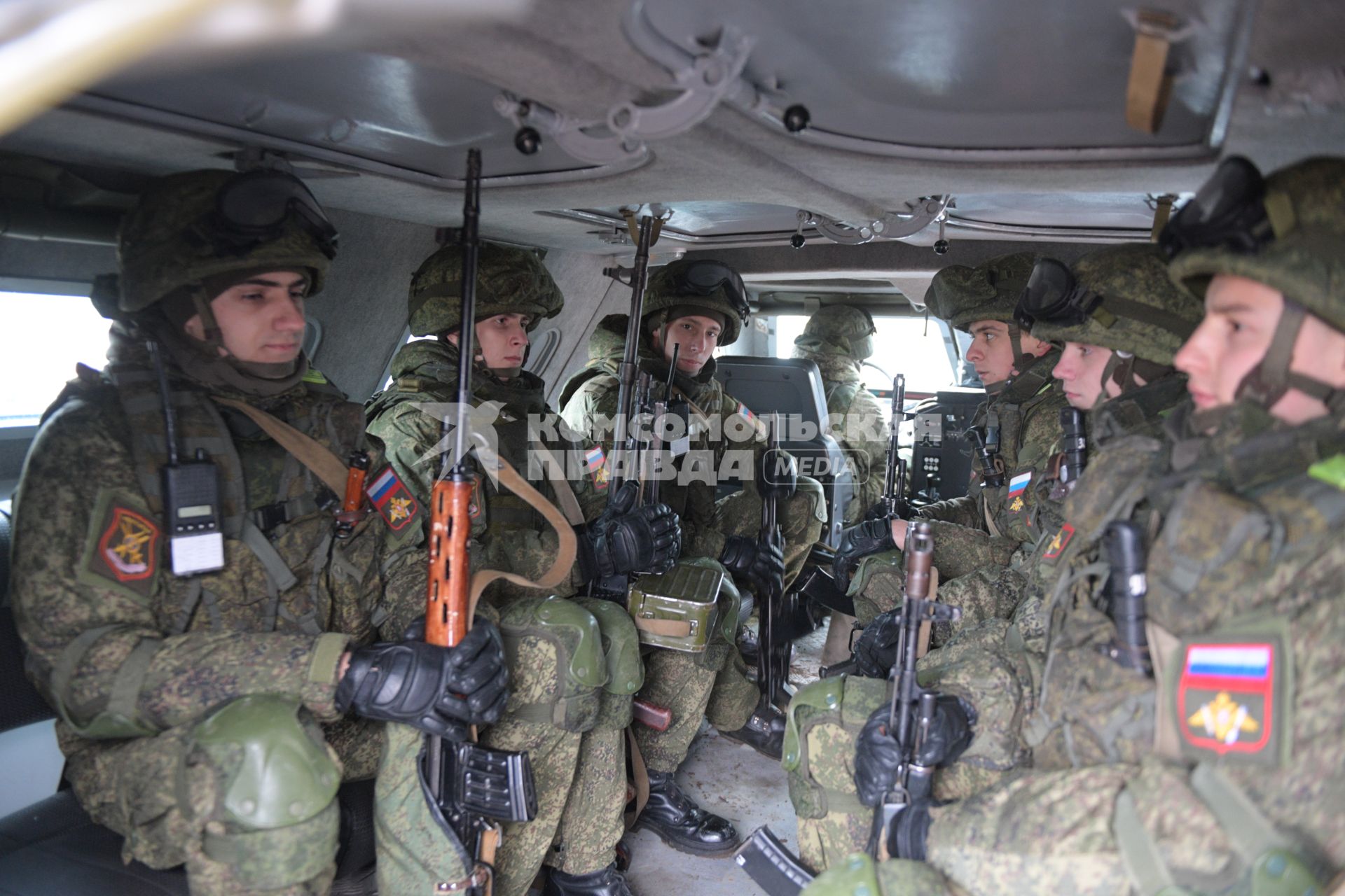 Бологое, пос.Озерный.   Военнослужащие во время учений на полигоне.