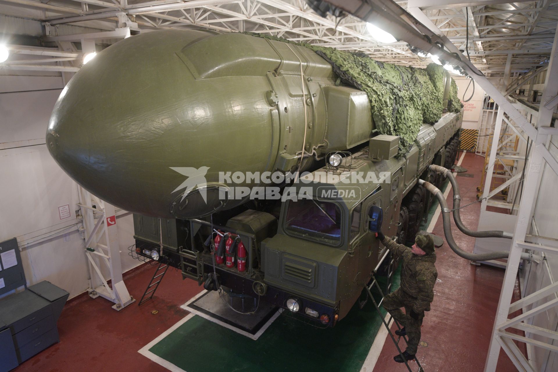 Бологое, пос.Озерный.   Мобильный ракетный комплекс `Тополь`.