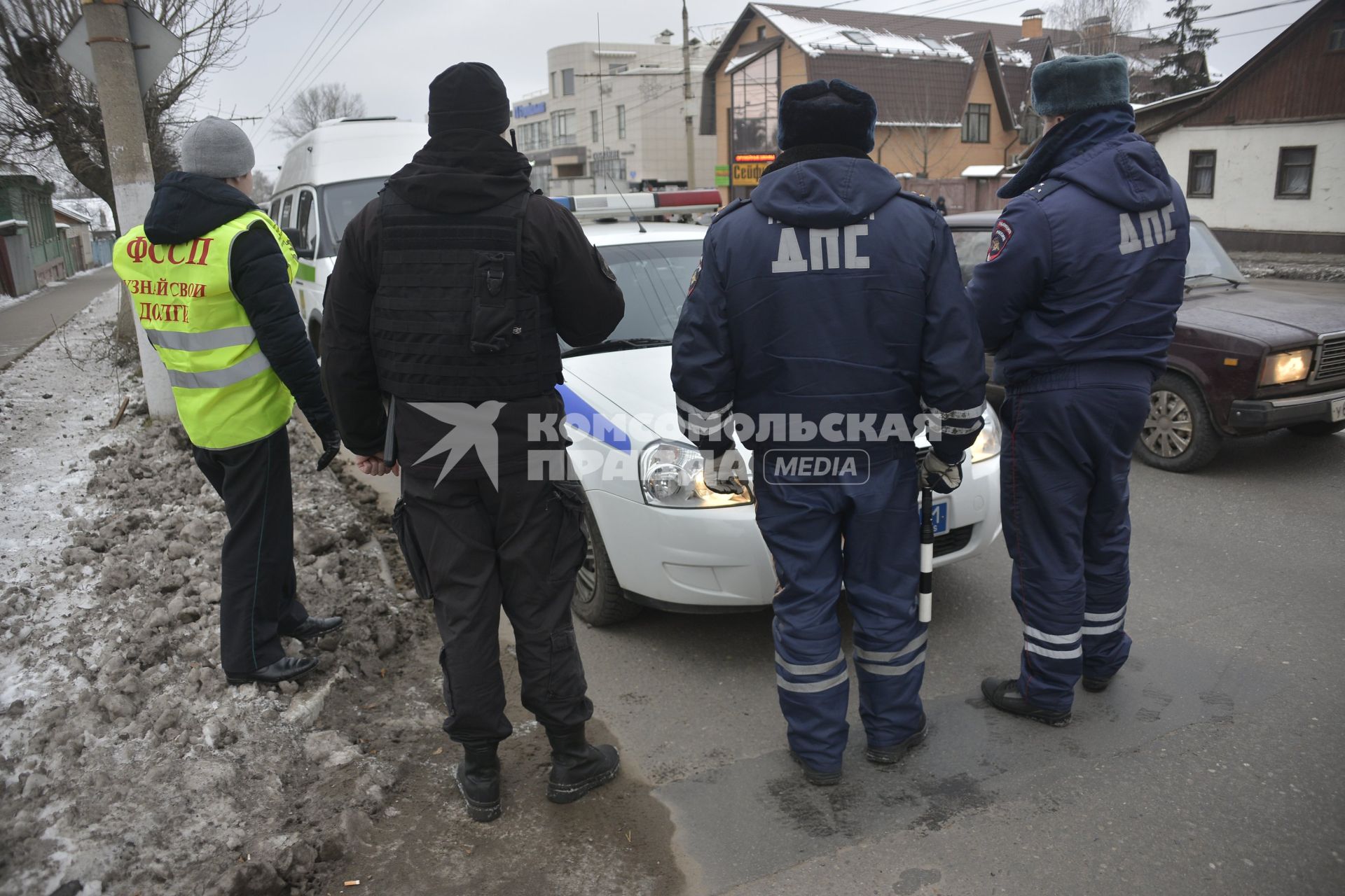 Тула. Судебные приставы совместно с сотрудниками ГИБДД провели рейд по выявлению должников на улицах города.