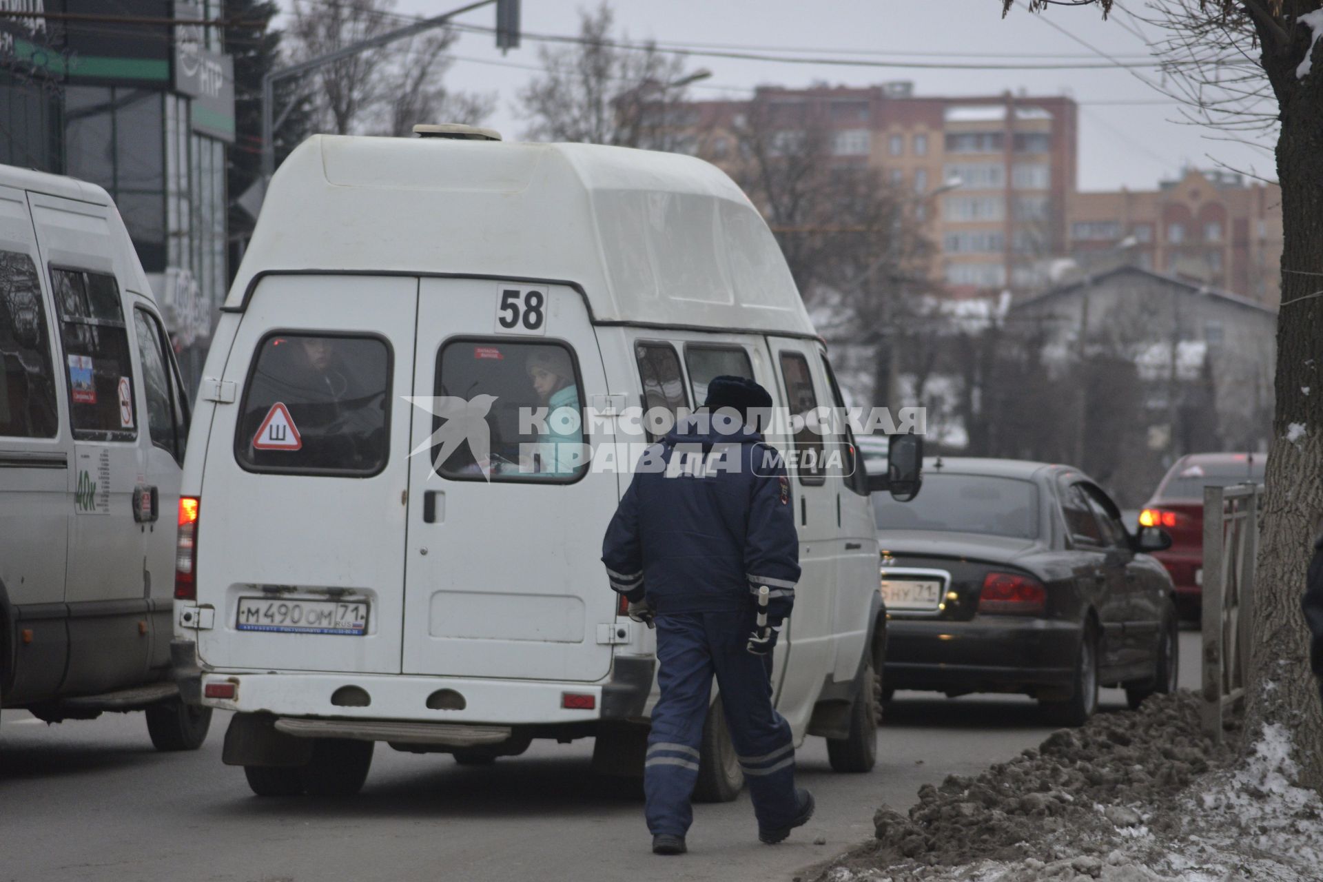 Тула. Судебные приставы совместно с сотрудниками ГИБДД провели рейд по выявлению должников на улицах города.