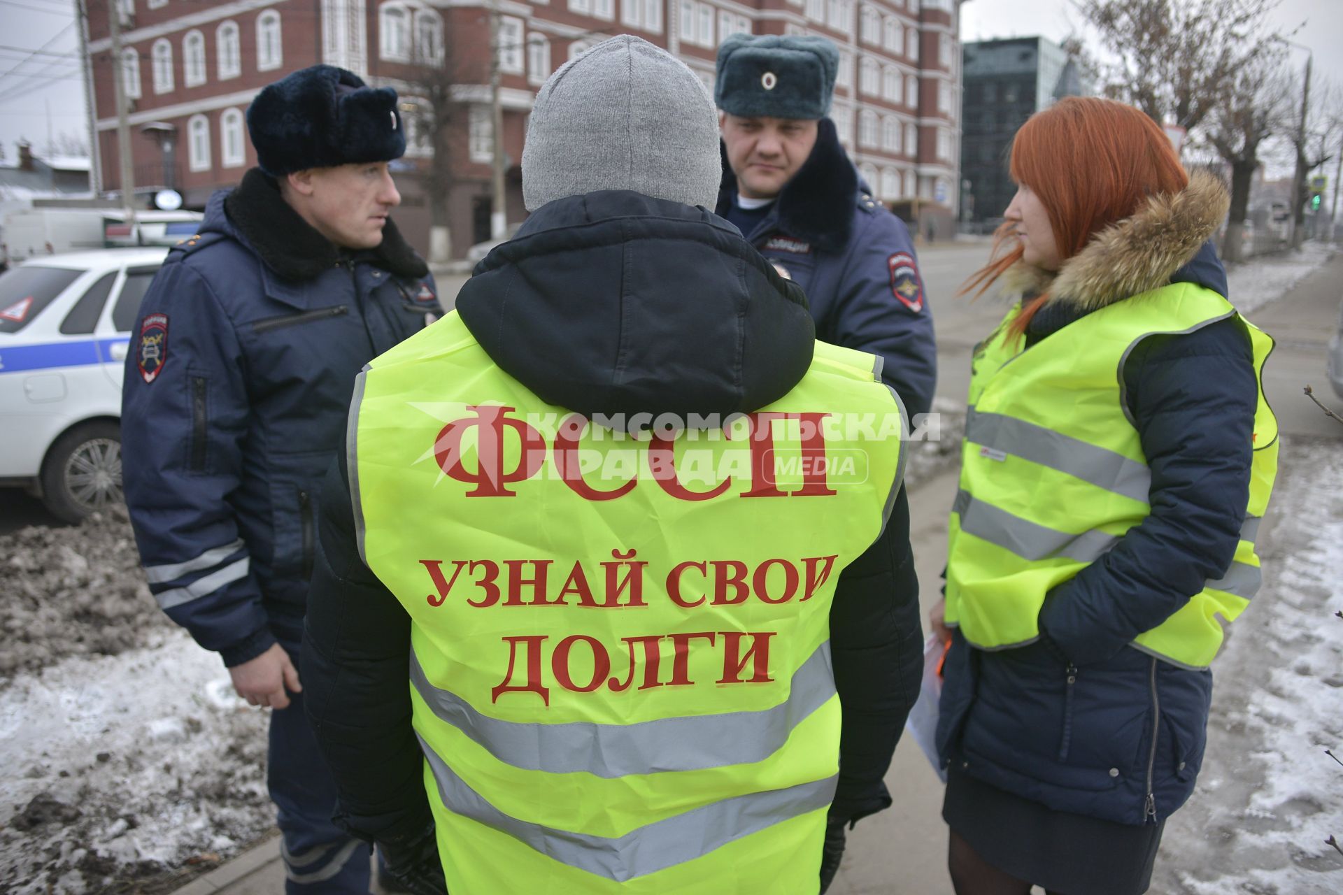 Тула. Судебные приставы совместно с сотрудниками ГИБДД провели рейд по выявлению должников на улицах города.