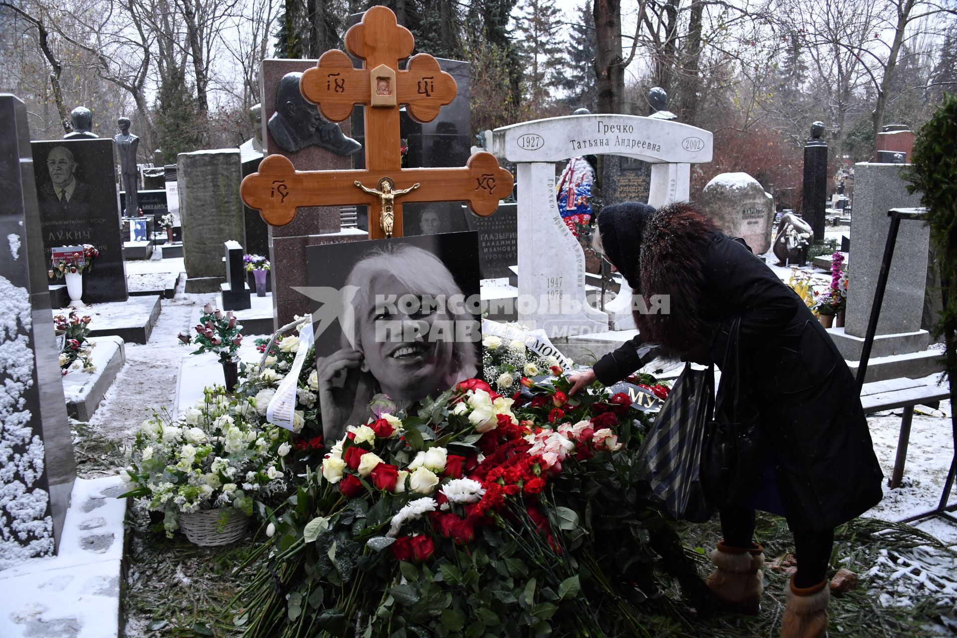 Москва. Могила оперного певца Дмитрия Хворостовского  на Новодевичьем кладбище.