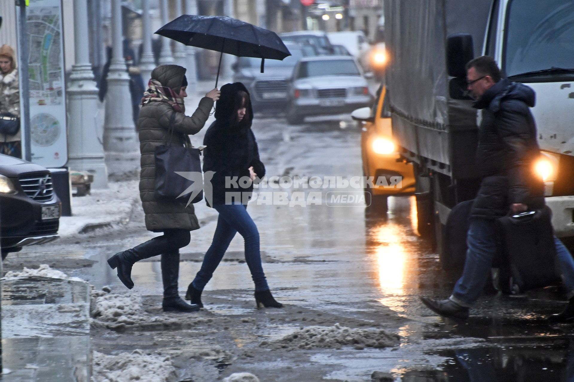 Москва. Последствия снегопада.