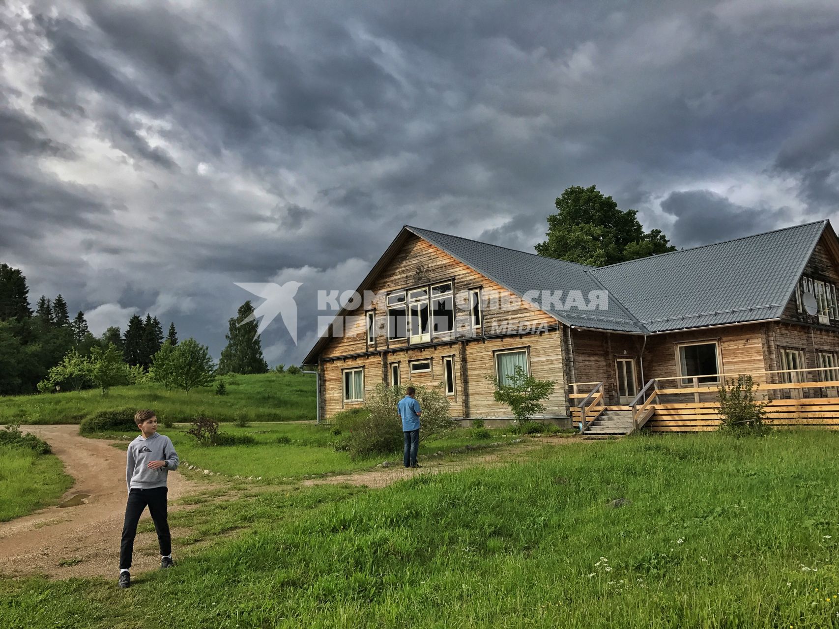 Тверская область. Территория отеля `Вершина Селигера`.