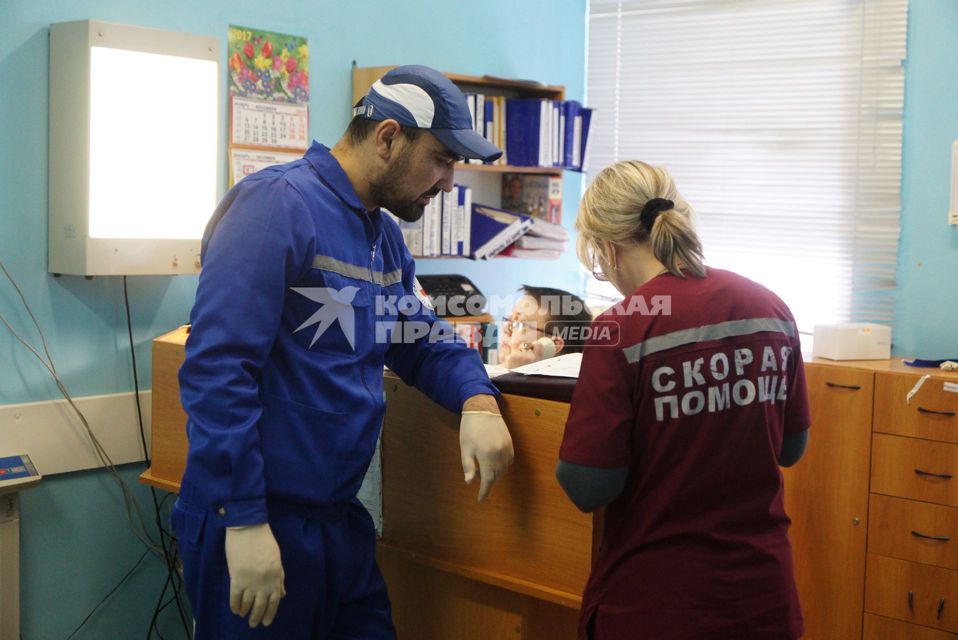 Свердловская область. Поселок Белоярский. Врачи скорой помощи в приемном покое. Белоярская районная больница