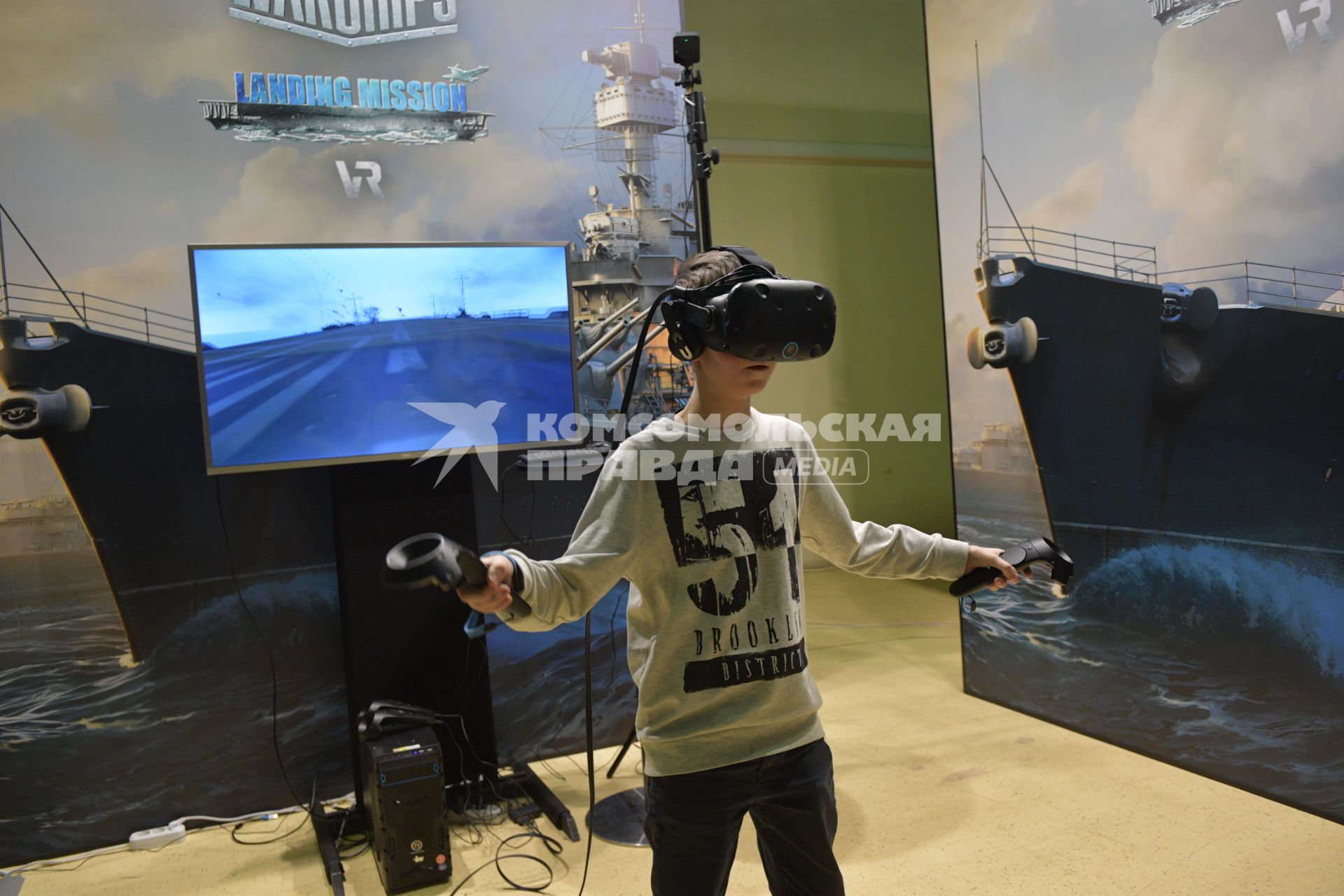Москва.  Посетители на фестивале для поклонников игр Wargaming FEST WG FEST 2017  в Экспоцентре .