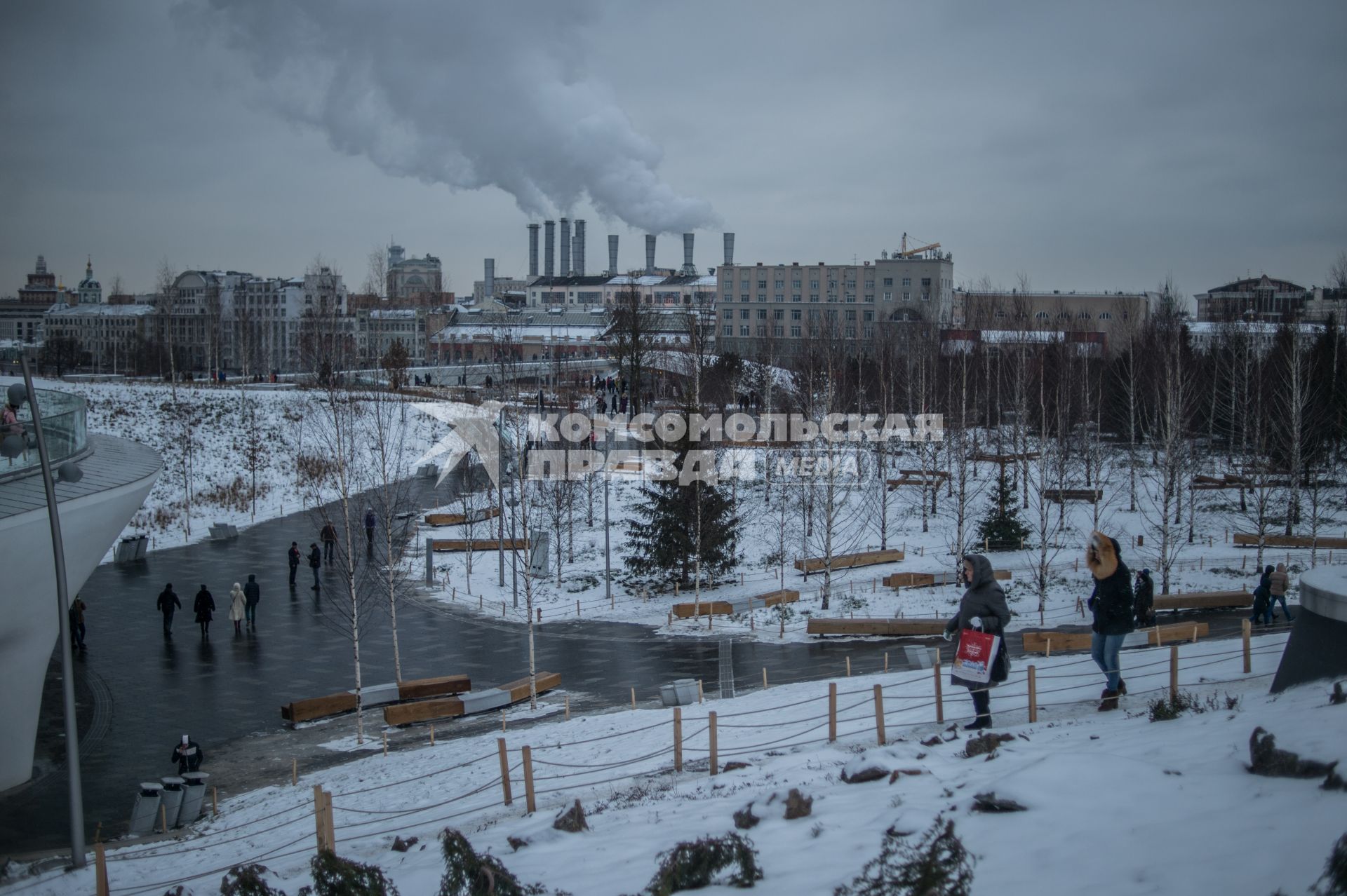 Москва. Вид на ландшафтный парк `Зарядье`.