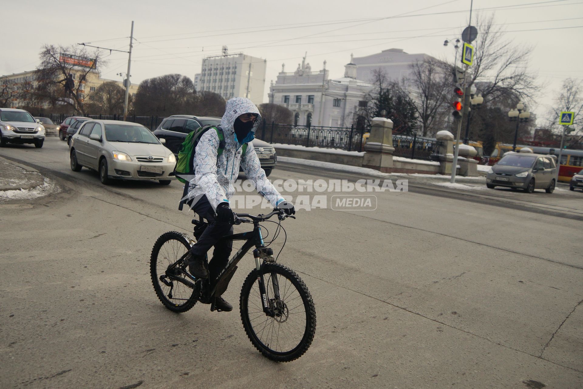 Екатеринбург. Велосипедист во время сильных морозов