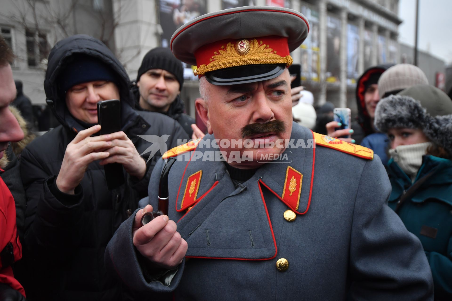 Москва. Журналист Павел Лобков в образе Сталина на несанкционированной акции в рамках `Забастовки избирателей` на Триумфальной площади.