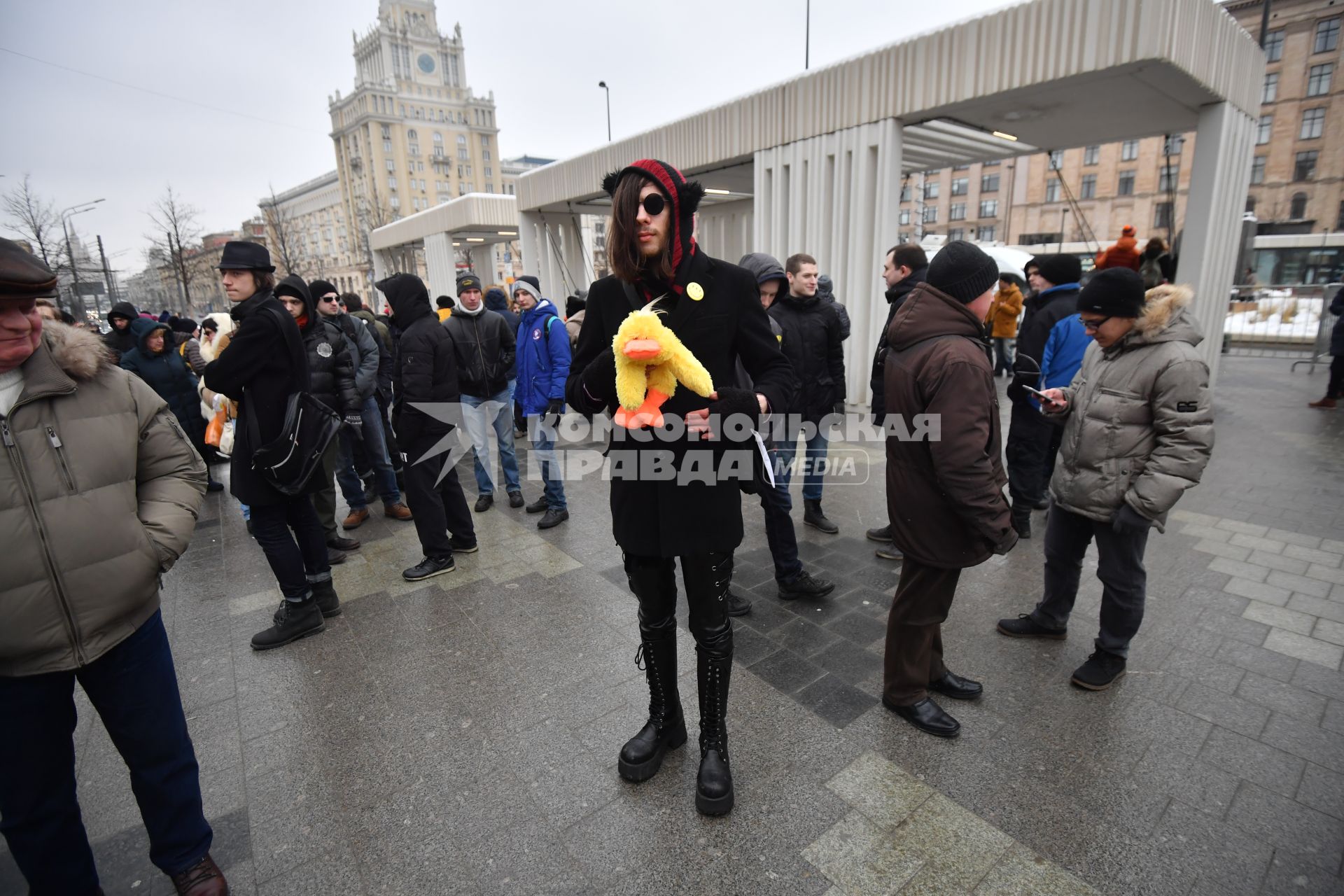 Москва. Участники несанкционированной акции в рамках `Забастовки избирателей` на Триумфальной площади.