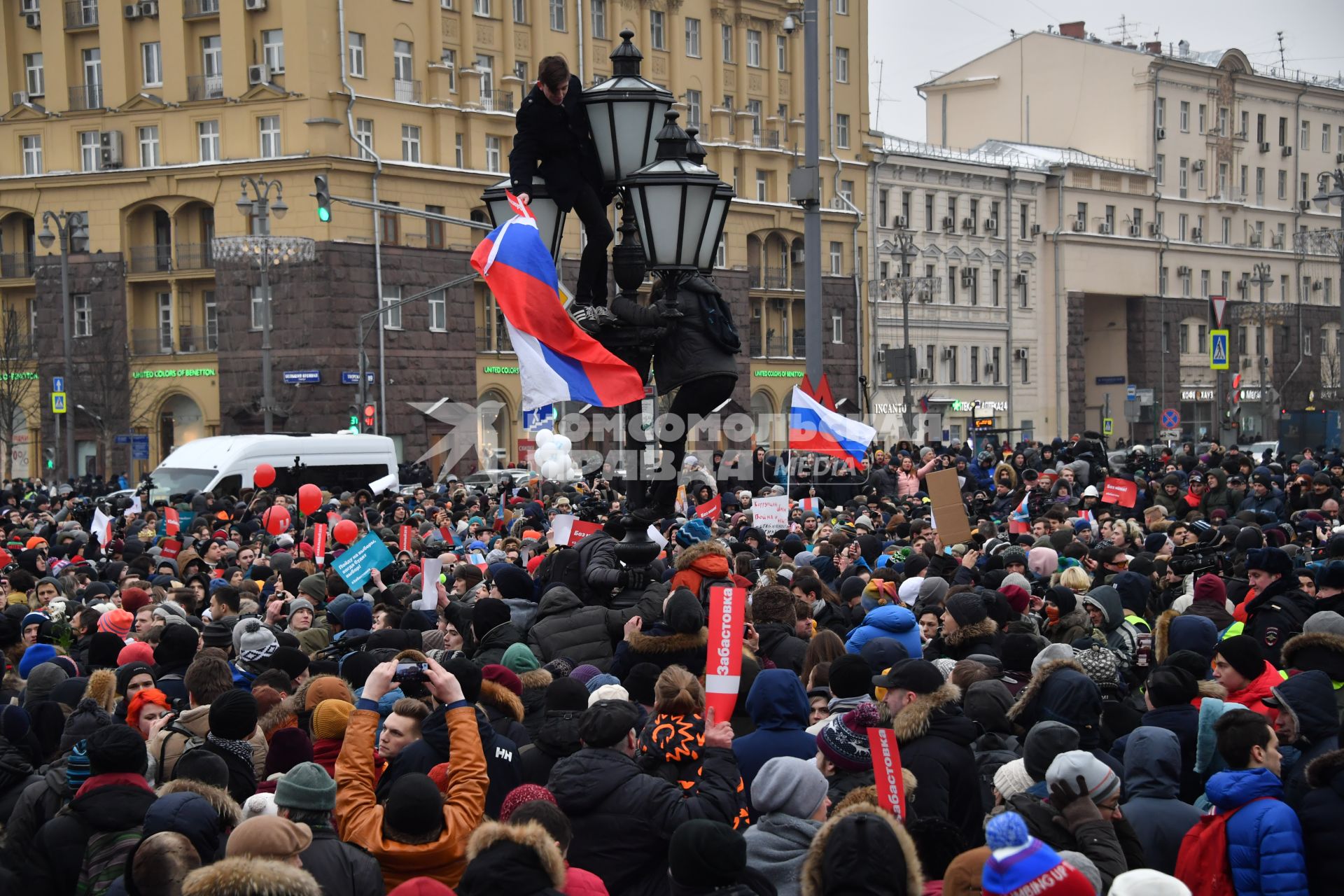 Москва. Участники несанкционированной акции в рамках `Забастовки избирателей` на Пушкинской площади.