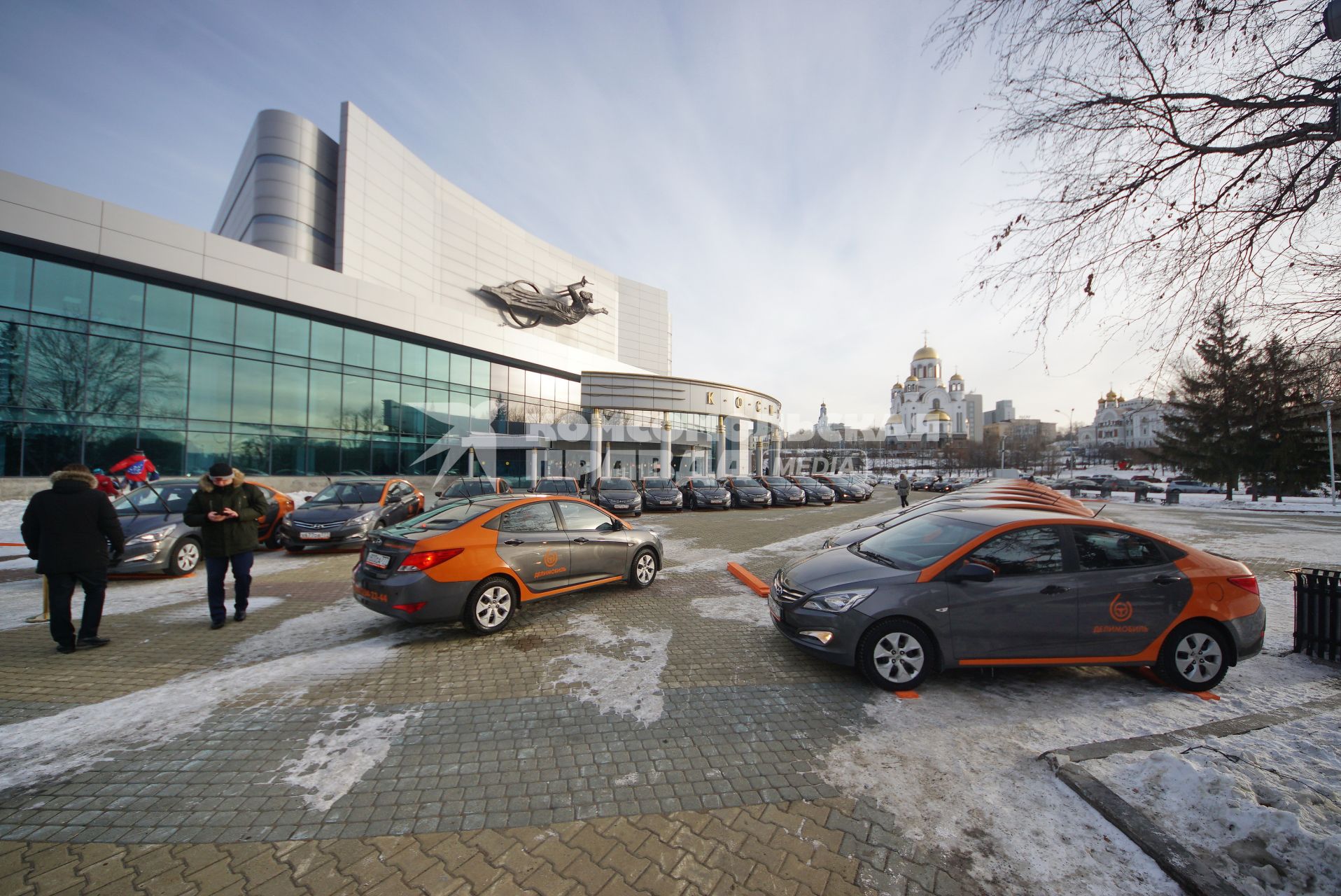 Екатеринбург. Открытие сети краткосрочной аренда автомобилей (каршеринг) \'Делимобиль\' в Екатеринбурге.