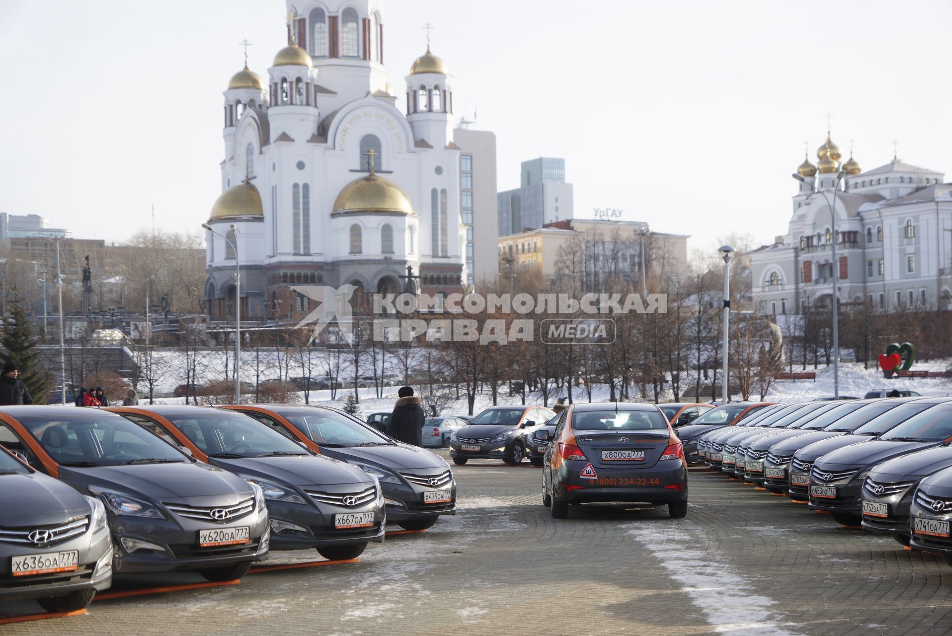 Екатеринбург. Открытие сети краткосрочной аренда автомобилей (каршеринг) \'Делимобиль\' в Екатеринбурге.