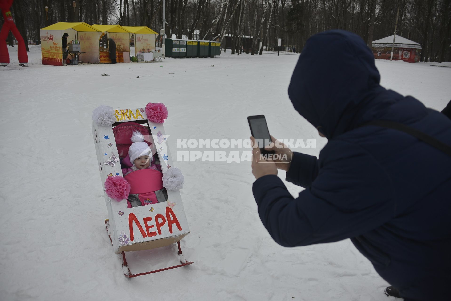 Тула.  Участники фестиваля наряженных санок `Сани-day` в Центральном парке культуры и отдыха им. П.П. Белоусова