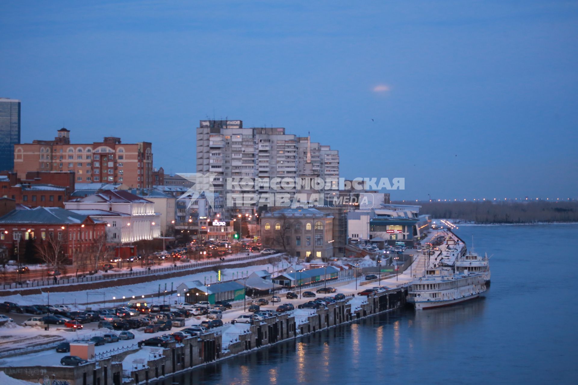 Красноярск. Вид на здание Речного вокзала.