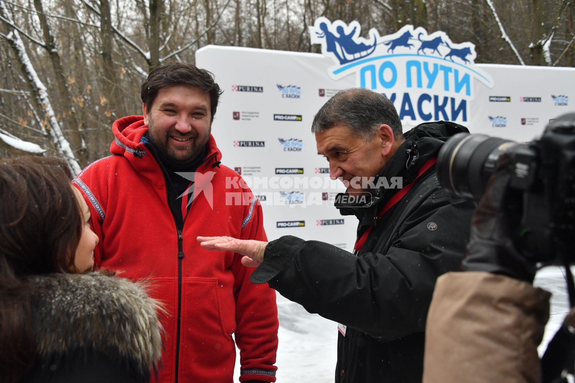 Москва. Создатели Хаски-парка в `Сокольниках` путешественники Матвей и Дмитрий Шпаро.