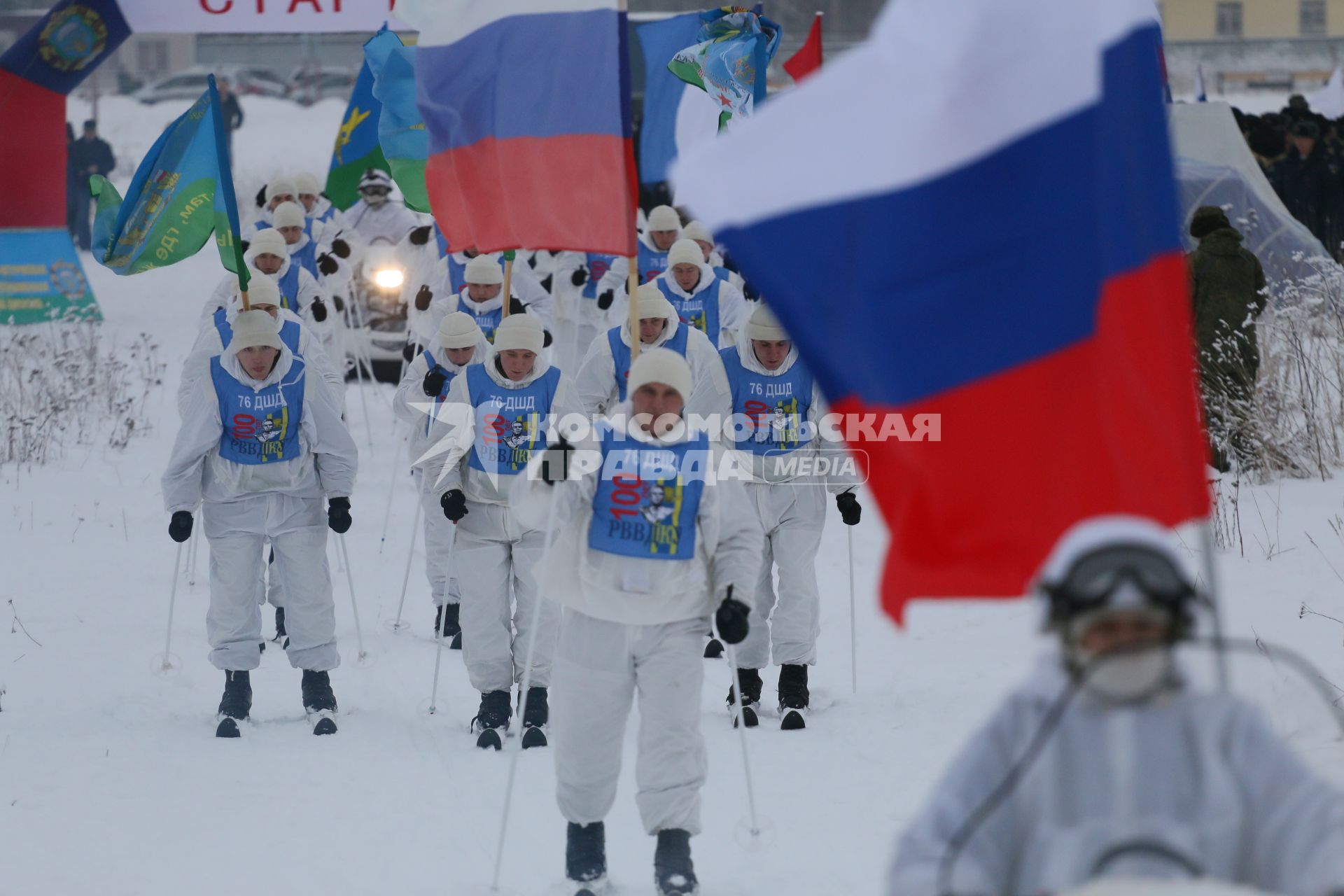 Псков. Участники сверхдальнего лыжного перехода ВДВ,  посвященного 100-летию первых побед Красной армии под Псковом, 100-летию Рязанского военного училища, 75-летию Сталинградской битвы.