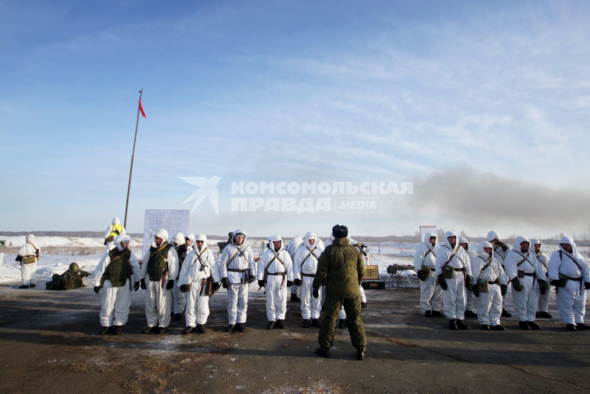 Челябинская область. Чебаркульский военный полигон. Военнослужащие на площадке метания боевых гранат, во время ротных тактических учений