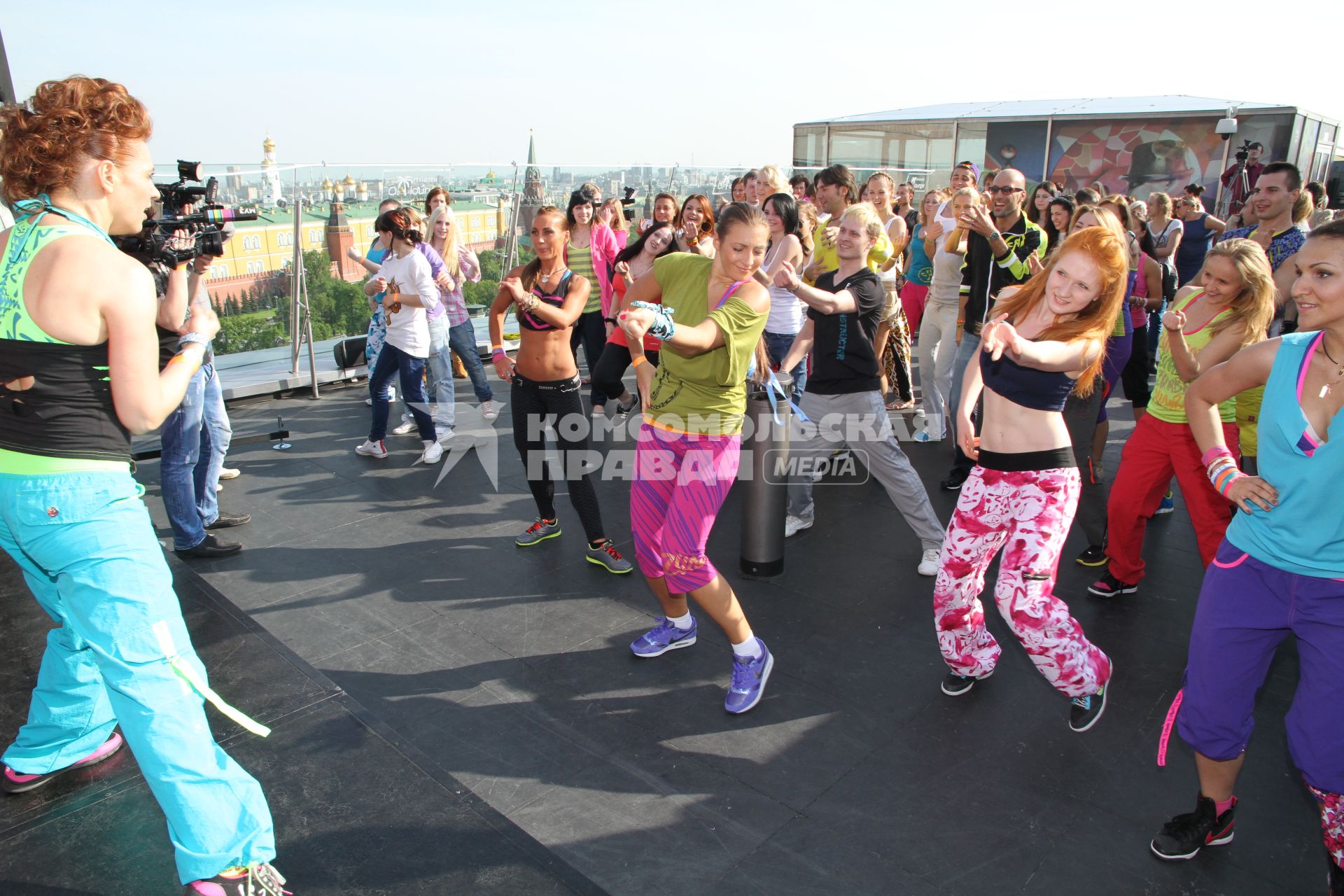 Диск240. Клуб О2 Lounge на крыше отеля Ritz-Carlton. Презентация фитнес-программы ZUMBA FITNESS. Фитнесс-вечеринка. 2012