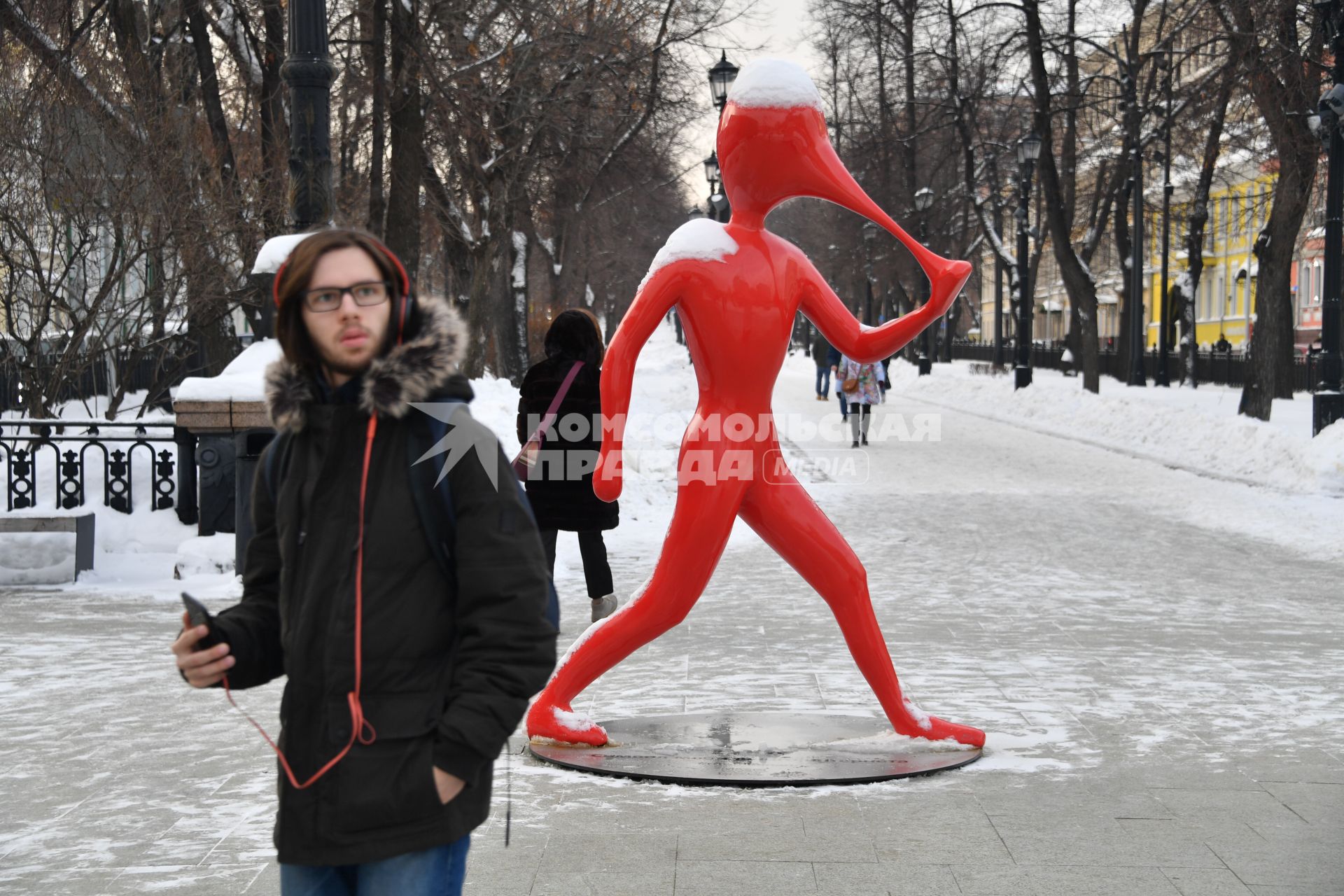 Москва. Памятник мобильному интернету на Петровском бульваре.