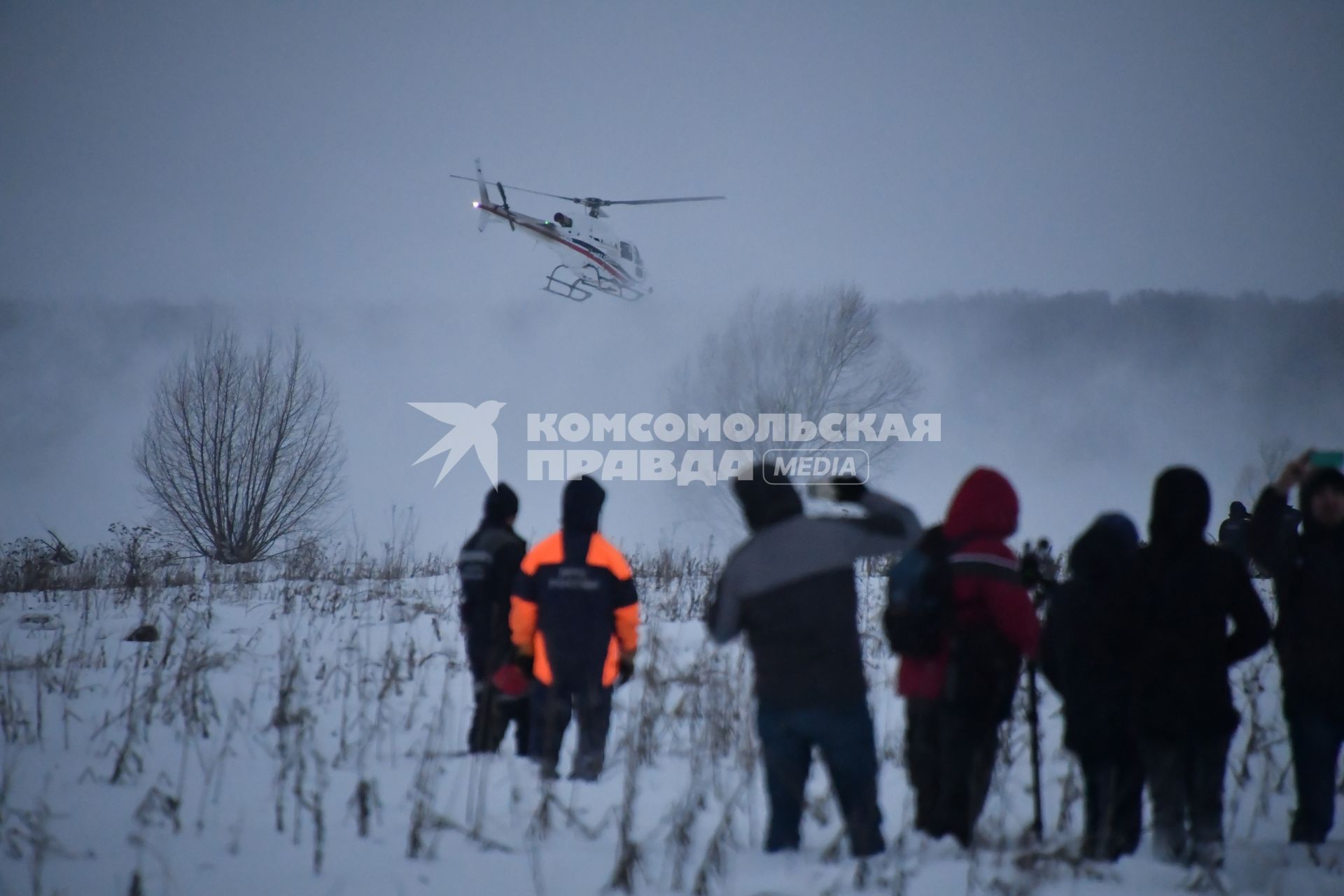 Московская область. На месте крушения пассажирского самолета Ан-148 `Саратовских авиалиний`. Пассажирский самолет Ан-148 `Саратовских авиалиний` с бортовым номером RA-61704 потерпел крушение после вылета из московского аэропорта Домодедово в Орск.