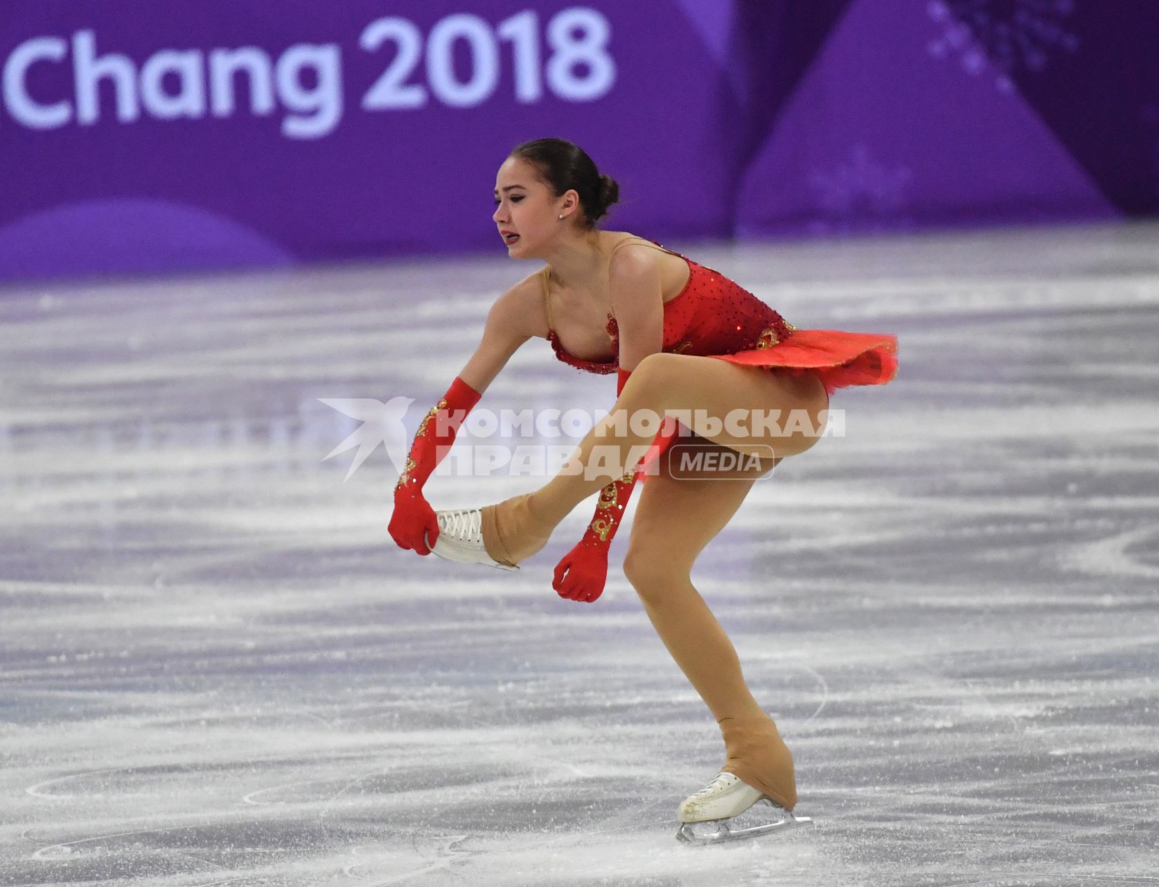 Южная Корея, Каннын. Олимпийская спортсменка из России Алина Загитова во время выступления в произвольной программе женского одиночного катания в командных соревнованиях по фигурному катанию на XXIII зимних Олимпийских играх.