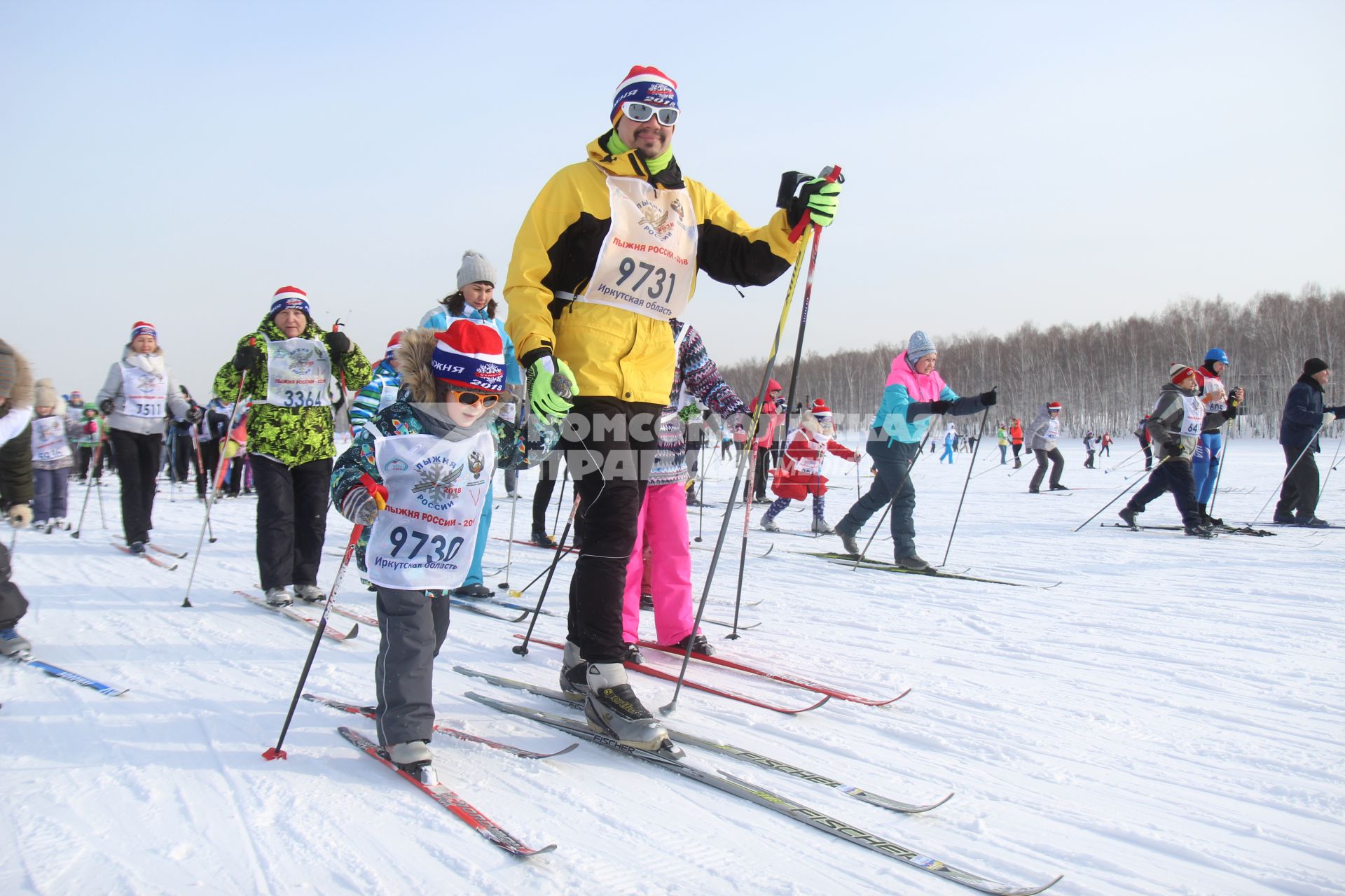 Иркутск. Участники  всероссийской массовой лыжной гонки `Лыжня  России`.