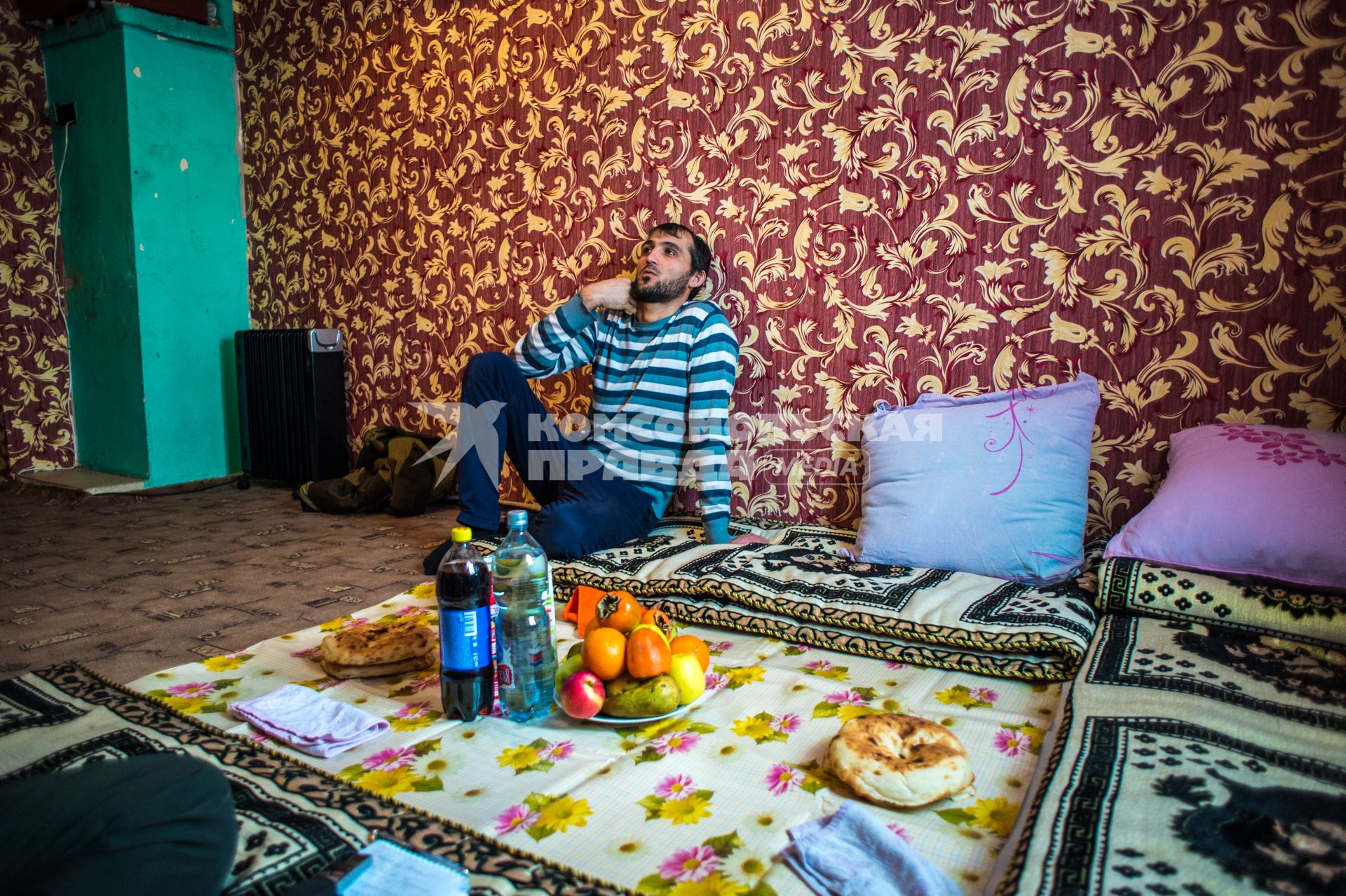 Тверская область, Рождествено. В квартире таджикских мигрантов.