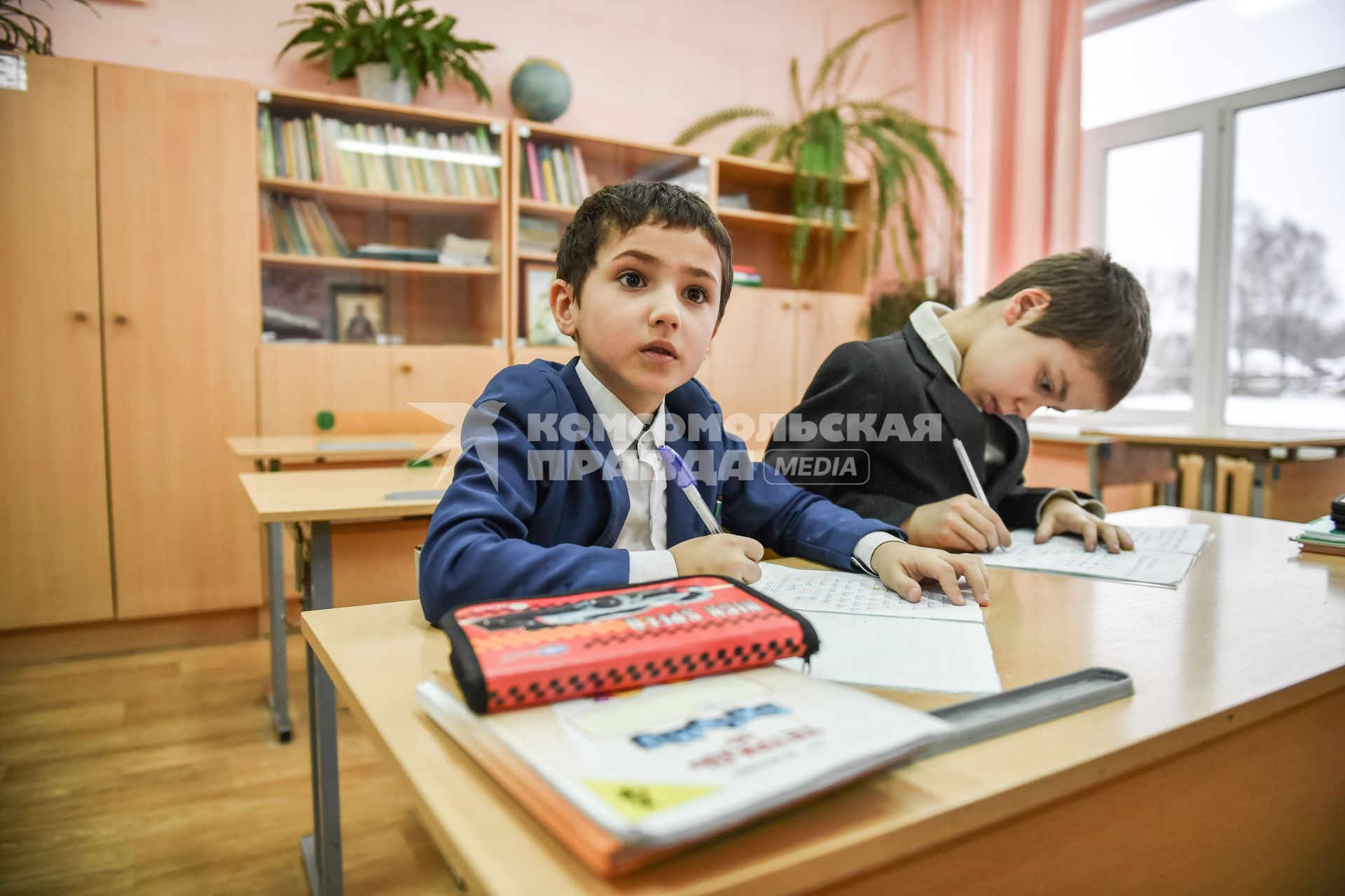 Тверская область, Рождествено. Ученики на занятиях в школе.