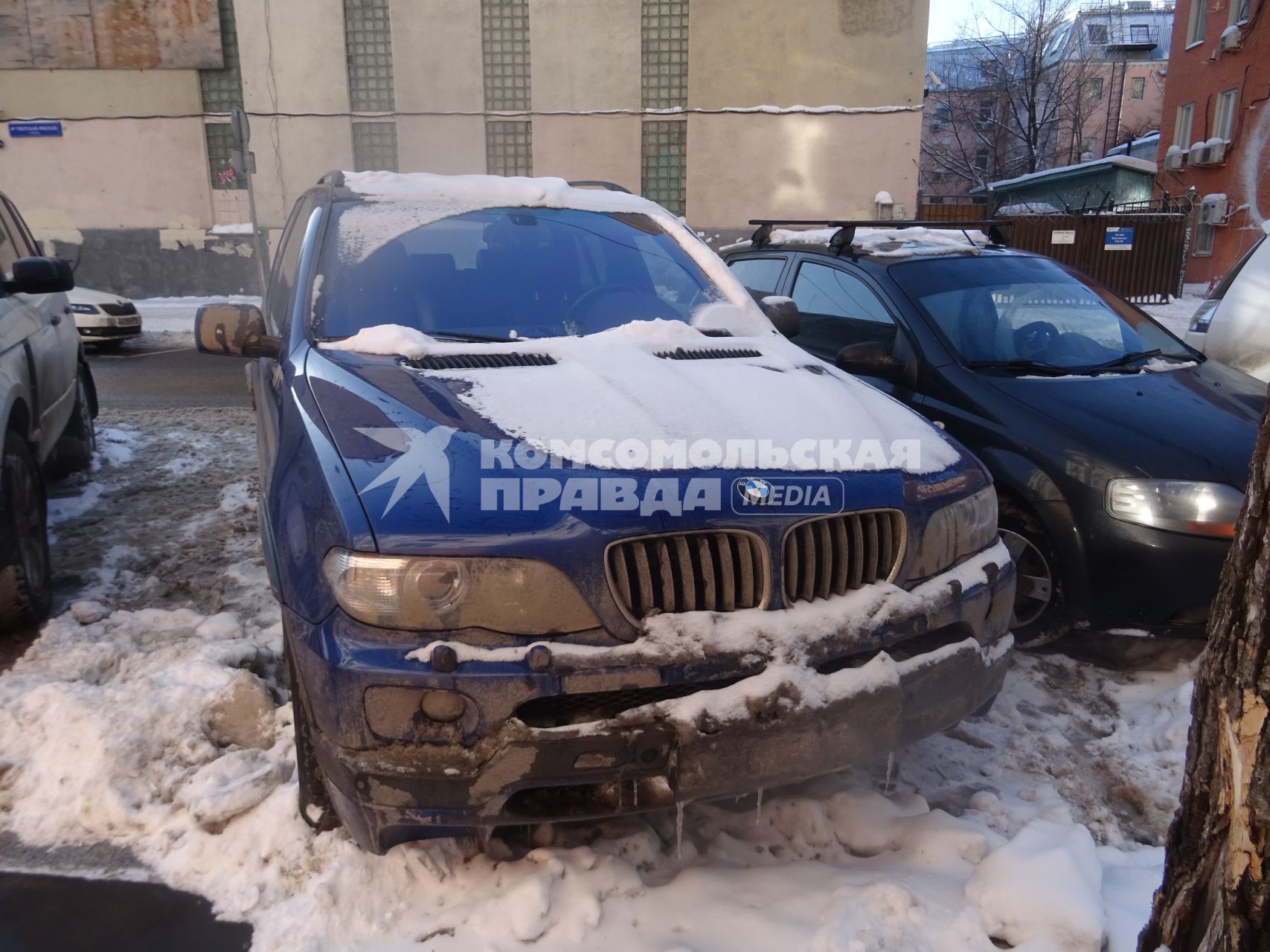 Москва.   Машина с закрытым номером.