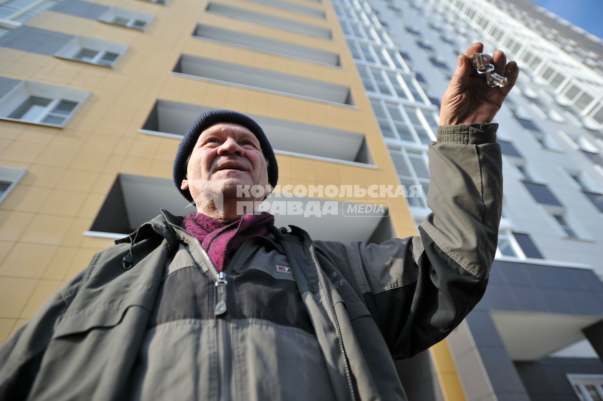 Москва. Пенсионер Алексей Быстрицкий, переехавший в рамках программы реновации из пятиэтажного дома на улице Константина Федина в новый многоквартирный дом на улице 5-й Парковой, д. 62Б в районе Северное Измайлово.