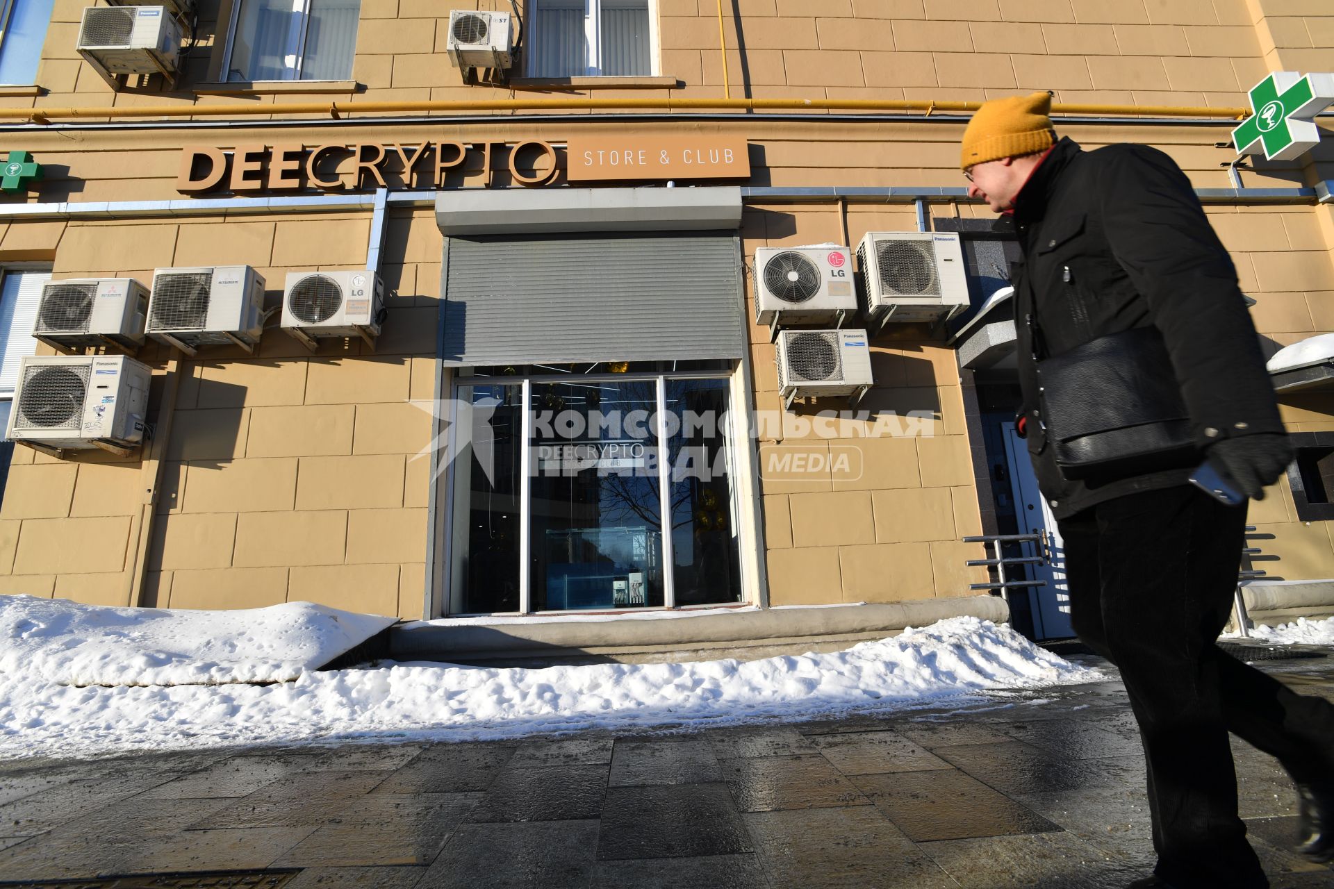 Москва. Открытие первого розничного магазина майнингового оборудования DeeCrypto.