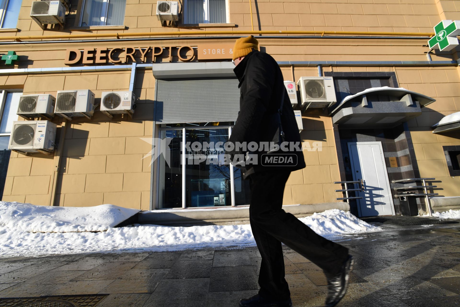 Москва. Открытие первого розничного магазина майнингового оборудования DeeCrypto.