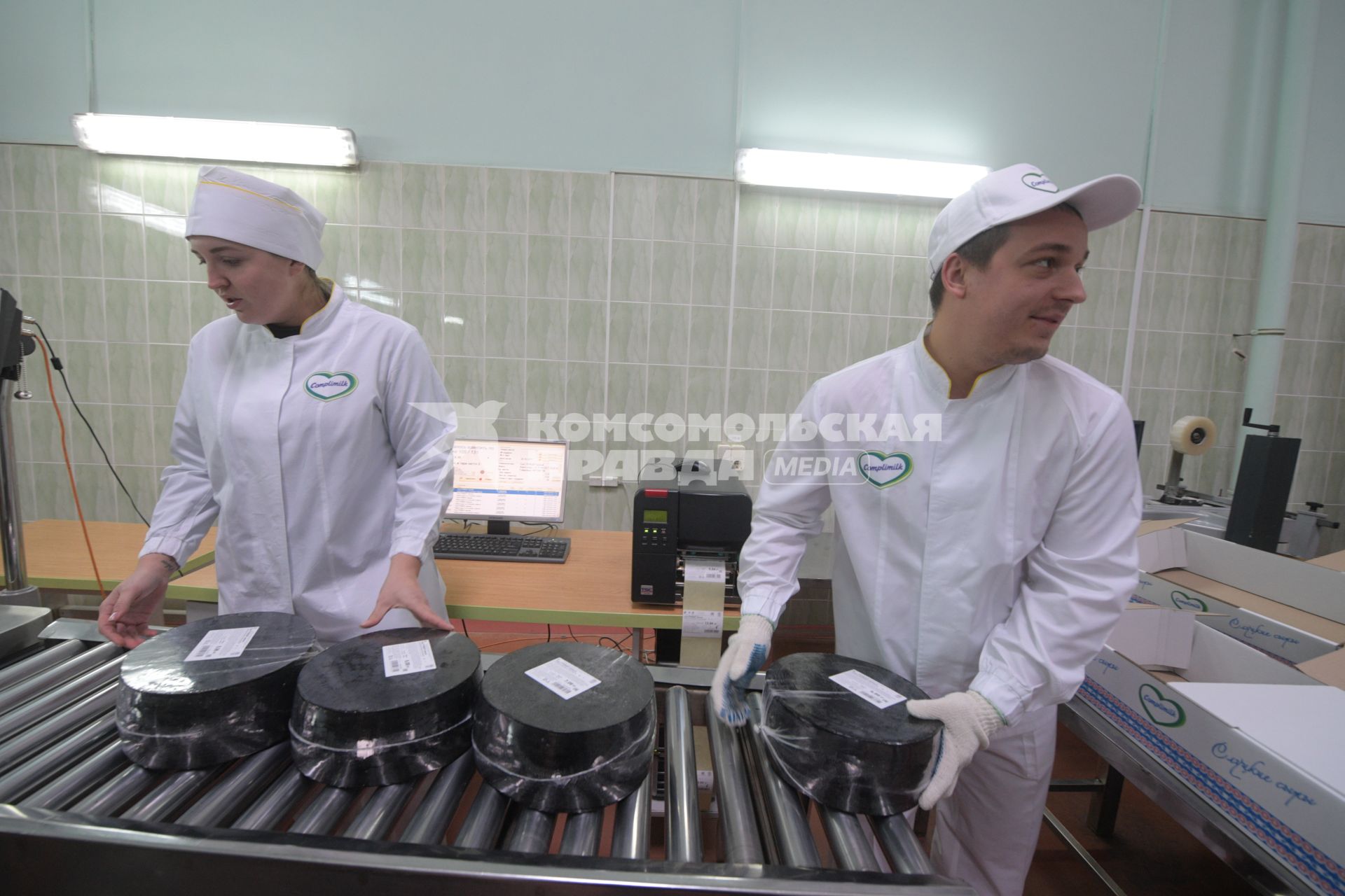 Беларусь, Слуцк.  В цехах сыродельного комбината.