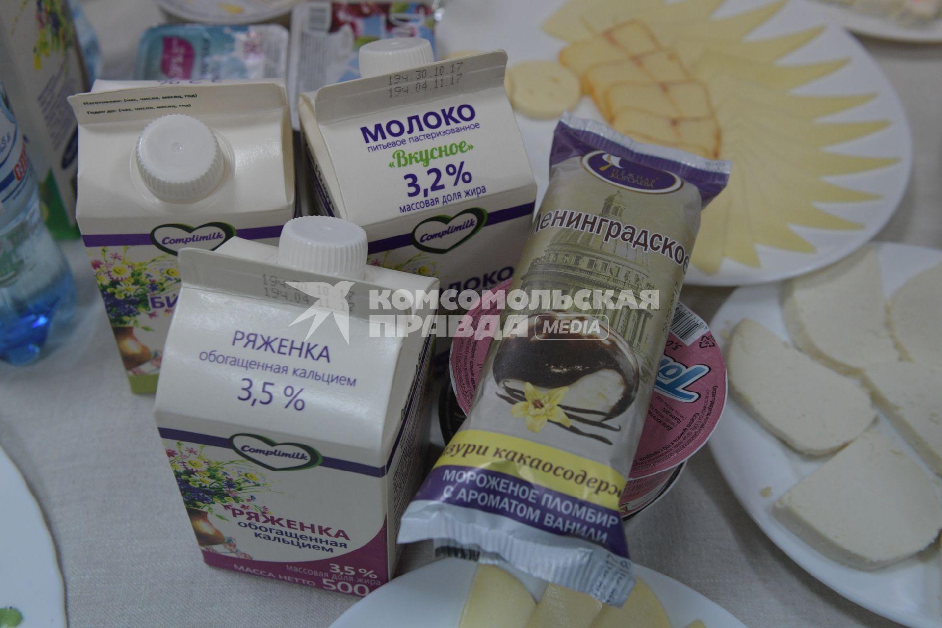 Беларусь, Слуцк.   Образцы продукции  сыродельного комбината.